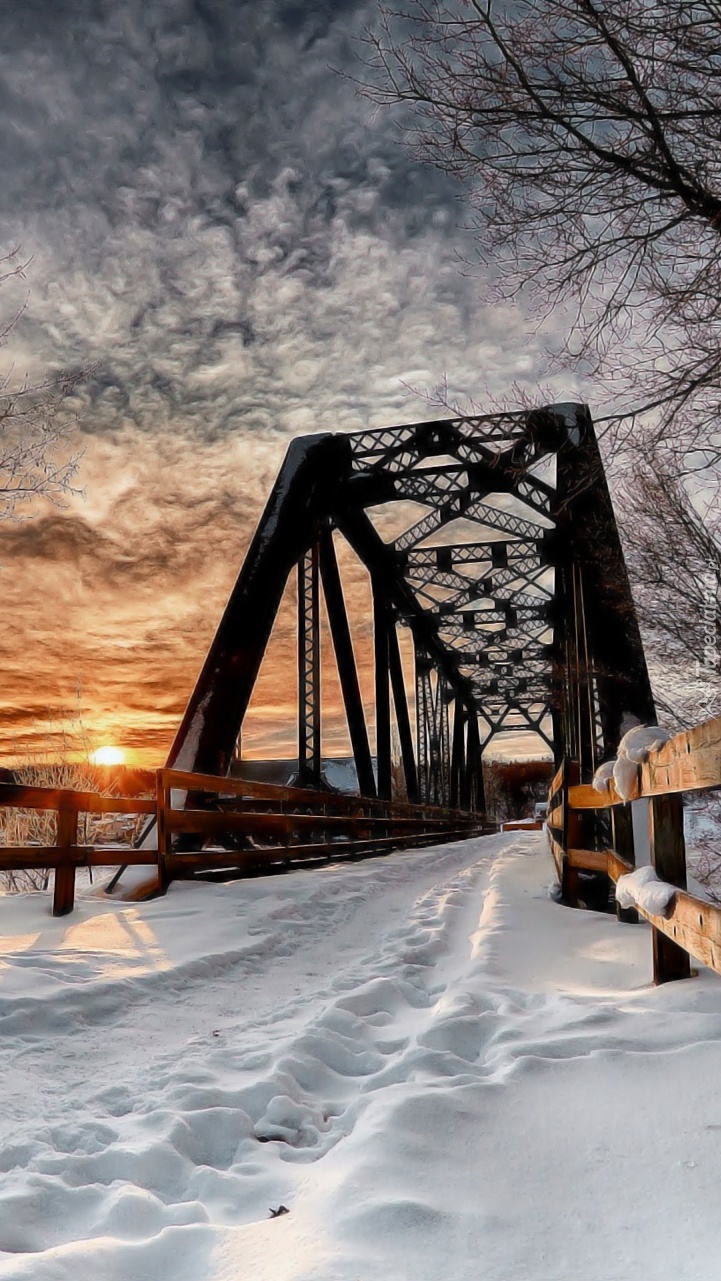 Zasypany most zimą