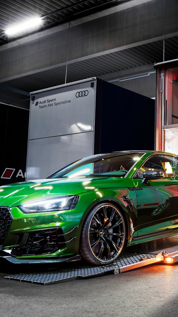 Zielone Audi RS5 Coupe