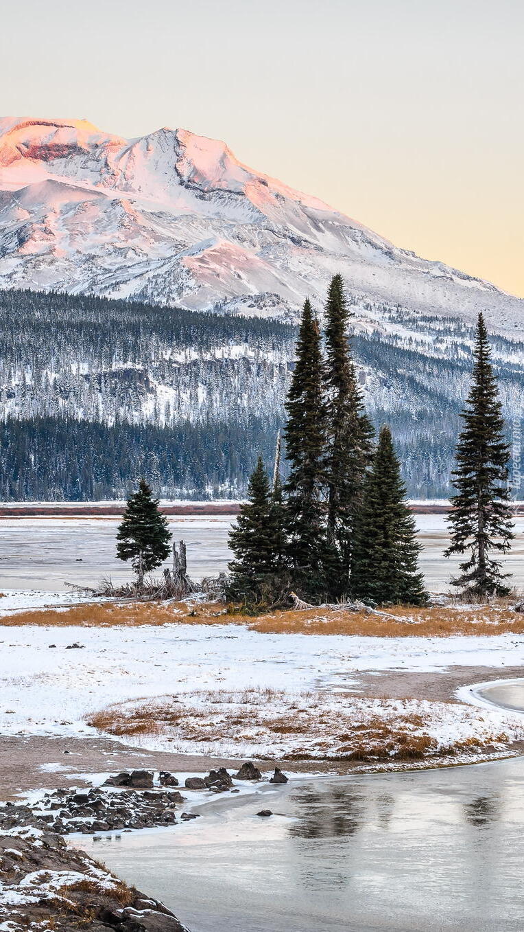 Zima nad jeziorem Sparks Lake