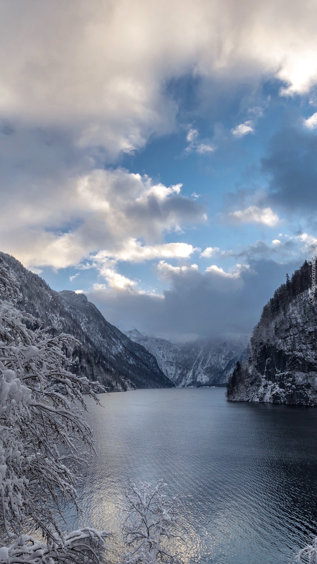 Zimowe bawarskie Jezioro Königssee