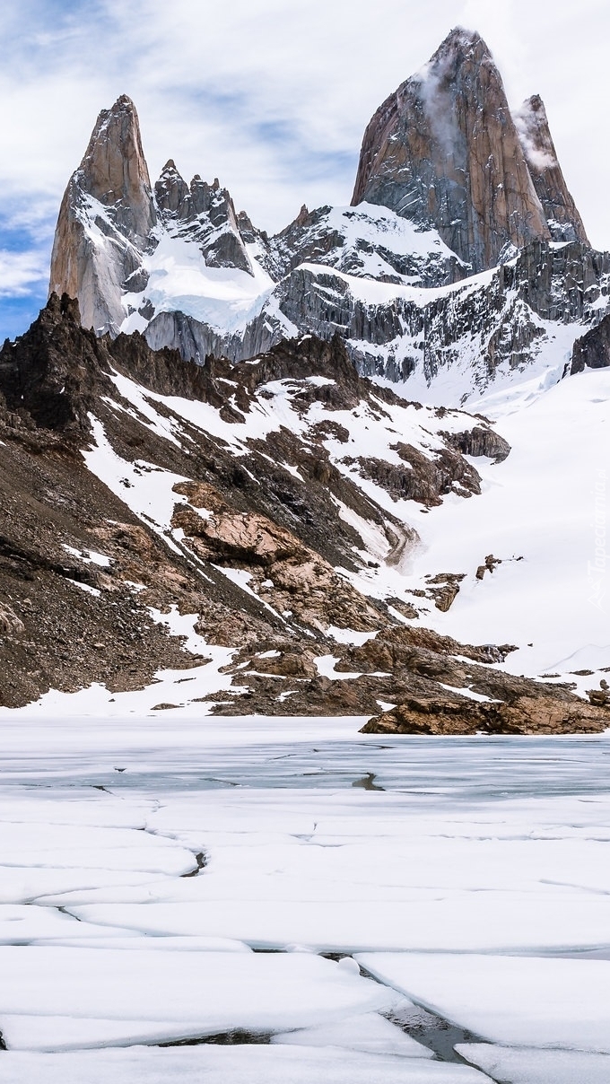 Zimowy szczyt Fitz Roy i jezioro Laguna de los Tres