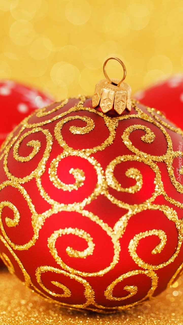 Złote ornamenty na bombce