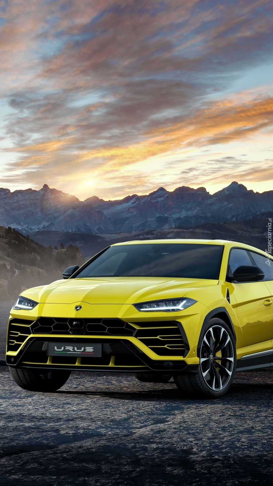 Żółte Lamborghini Urus