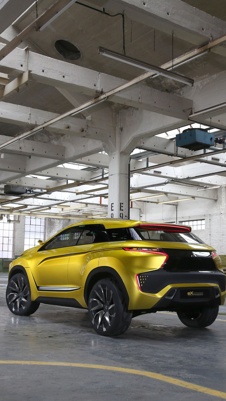 Żółty Mitsubishi eX Concept