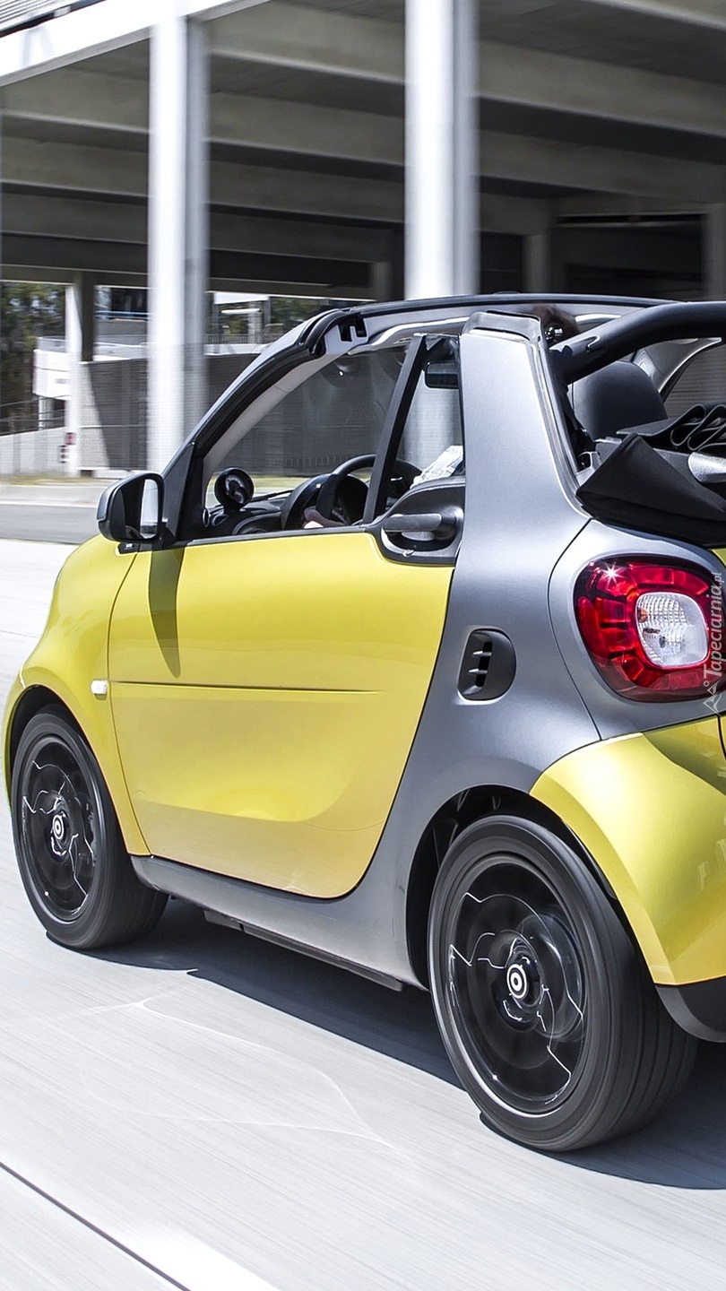 Żółty Smart Fortwo Cabrio