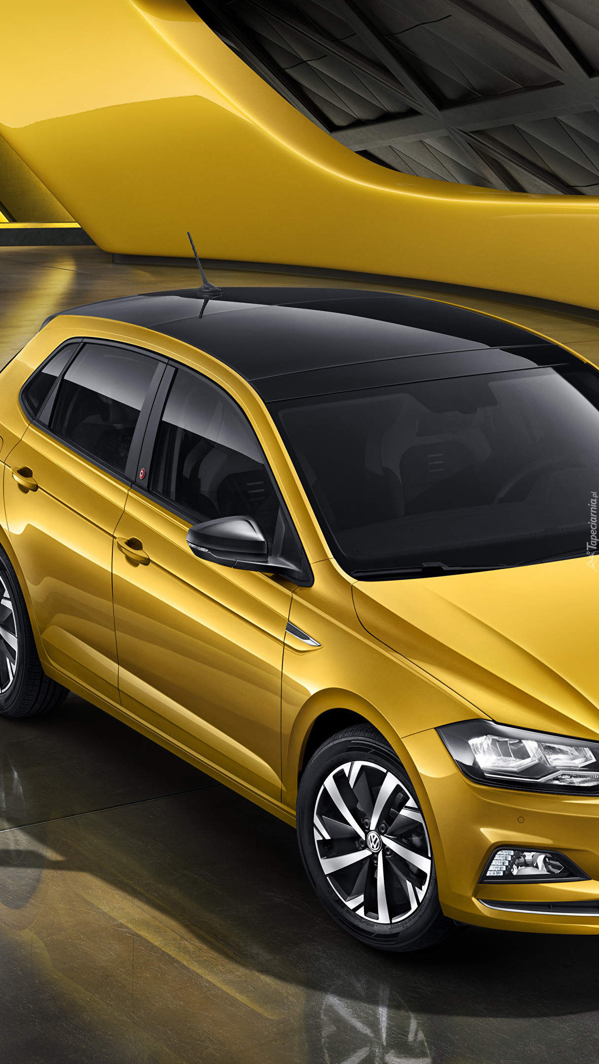 Żółty Volkswagen Polo Plus