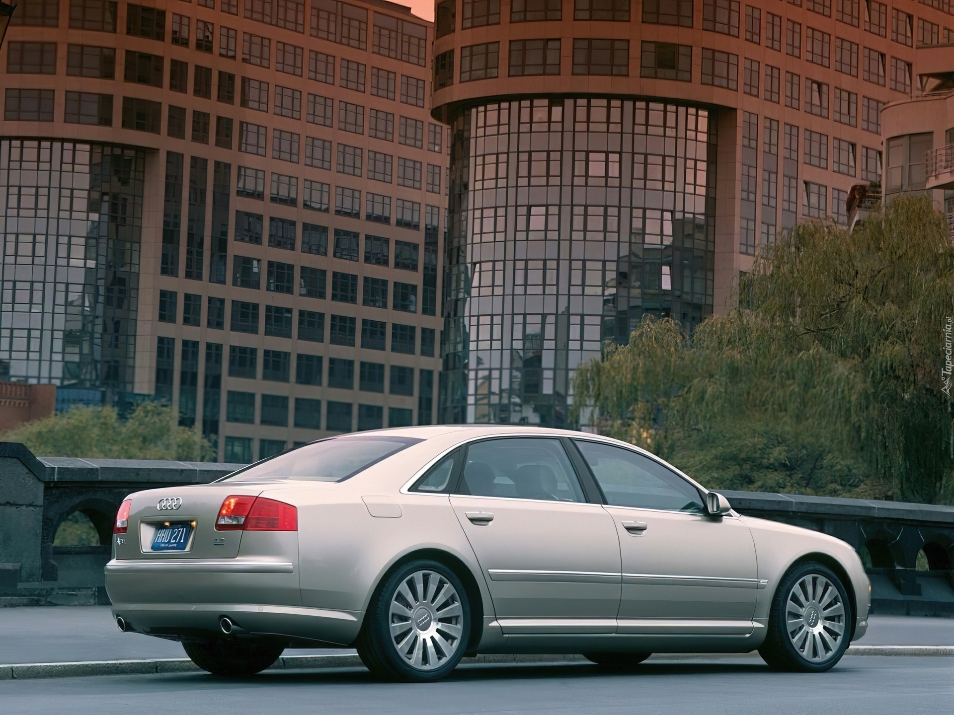 Audi A8, Biurowce