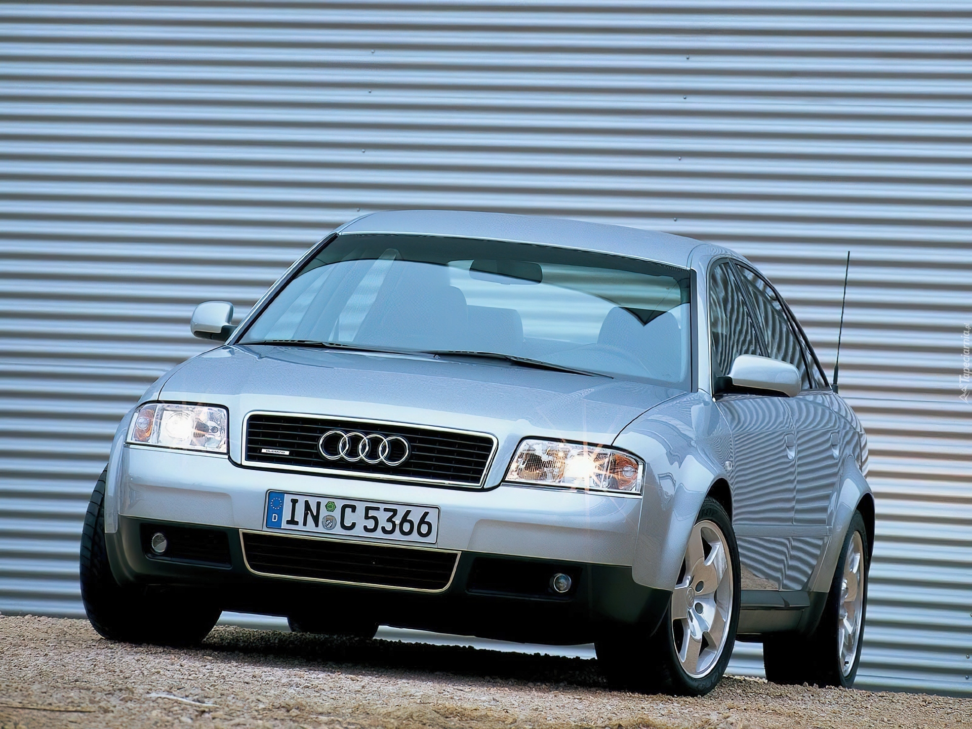 Audi A6, Przód