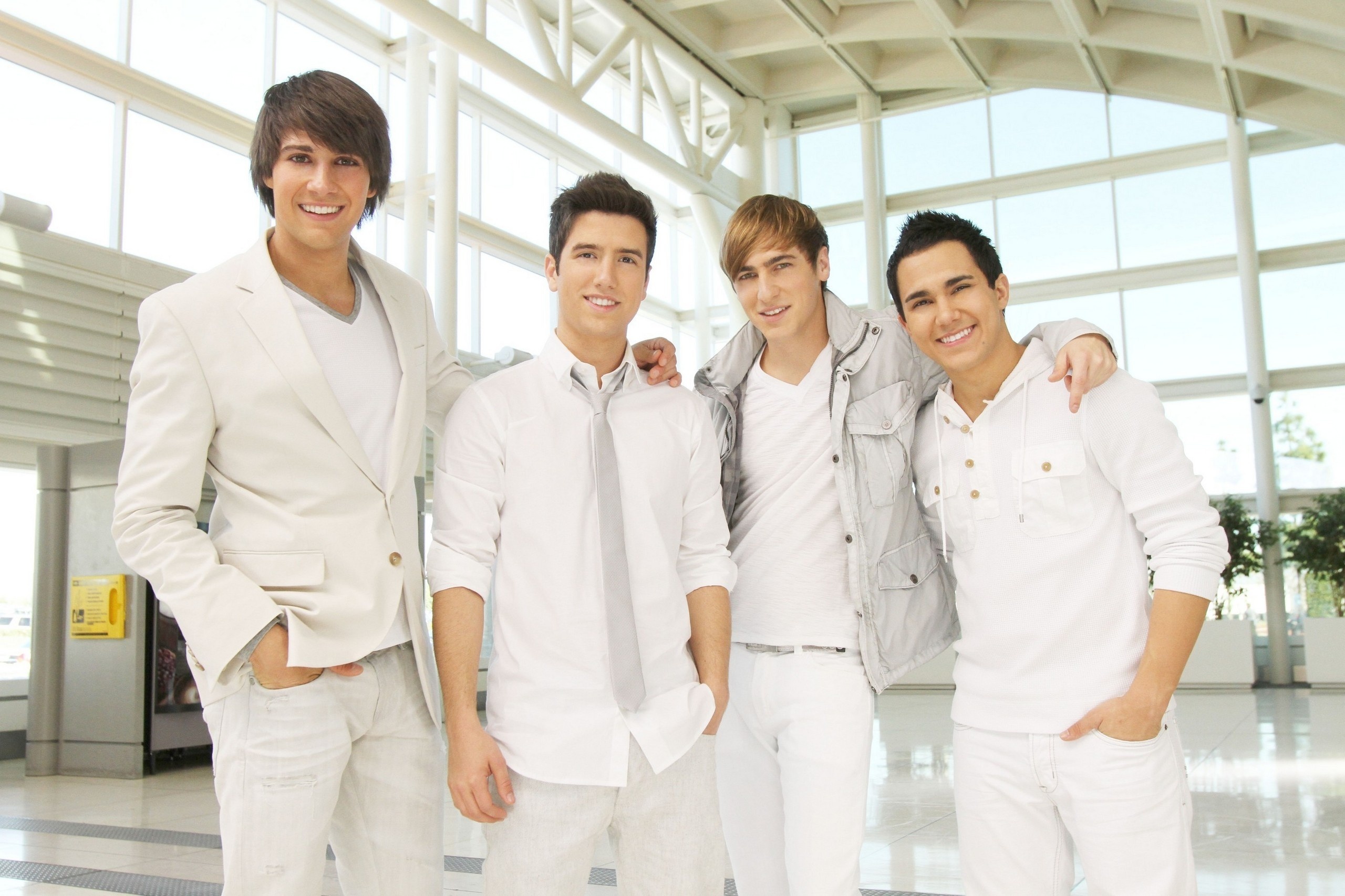 Serial, Big Time Rush, Kendall Schmidt, Logan Henderson, James Maslow, Carlos Pena Jr