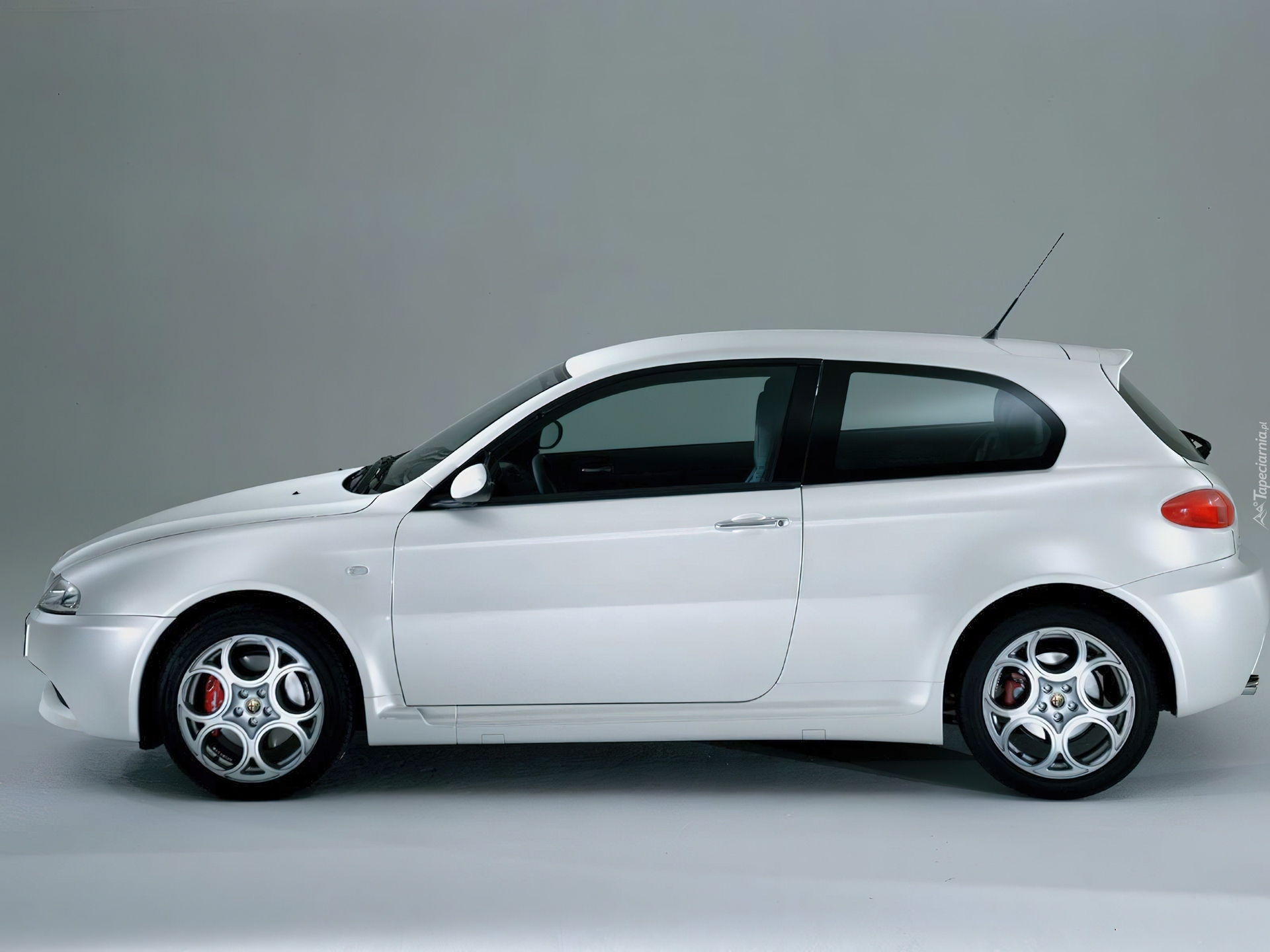 Alfa Romeo 147, Lewy Profil