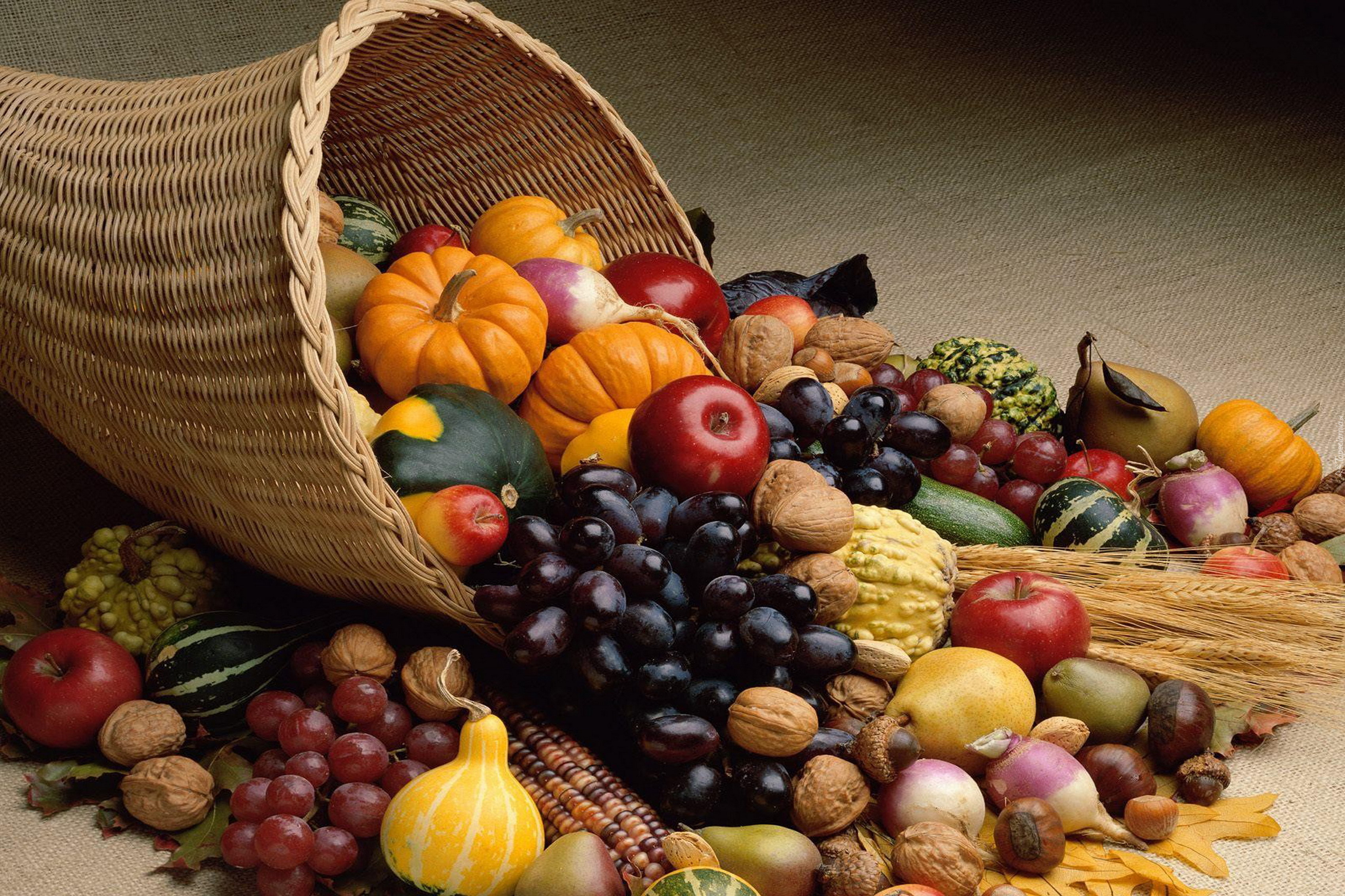 Урожай 1 цена. Осенние овощи и фрукты. Плоды осени. Урожай. Изобилие фруктов и овощей.