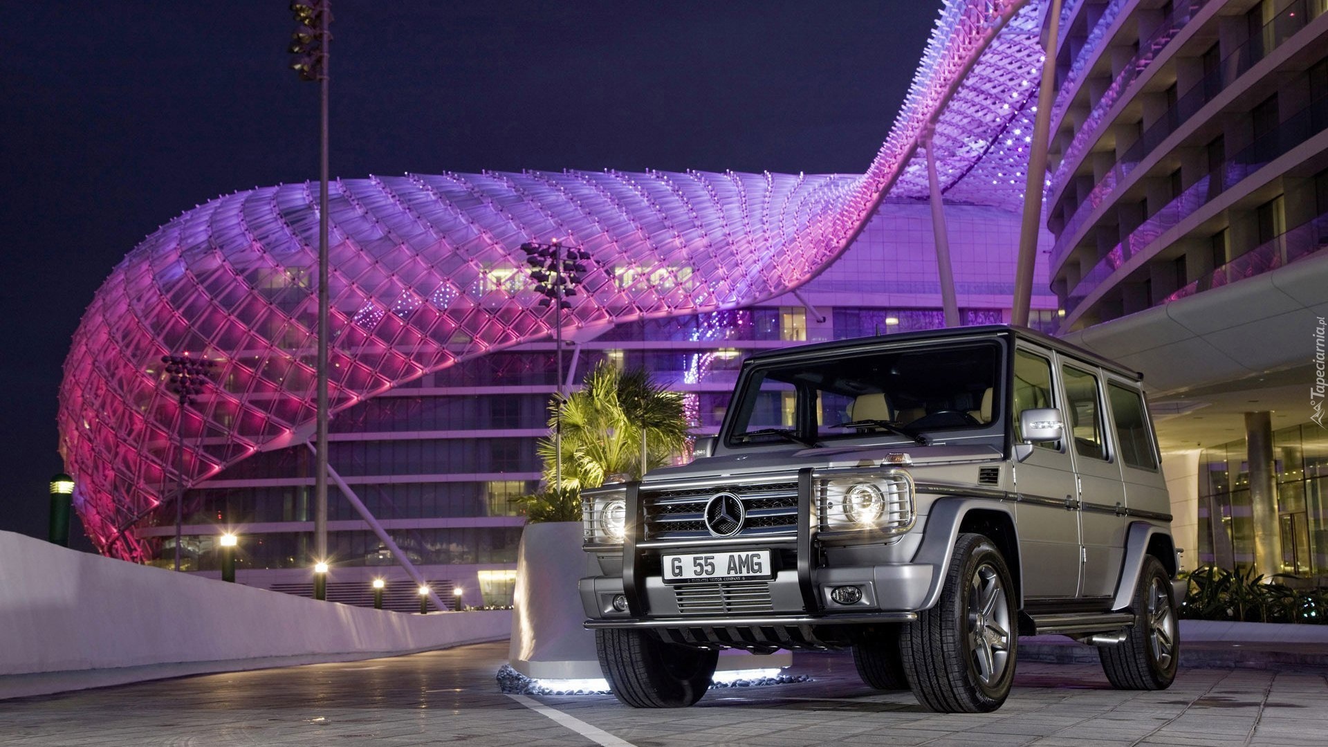 Mercedes G55, Terenowy, Budynek