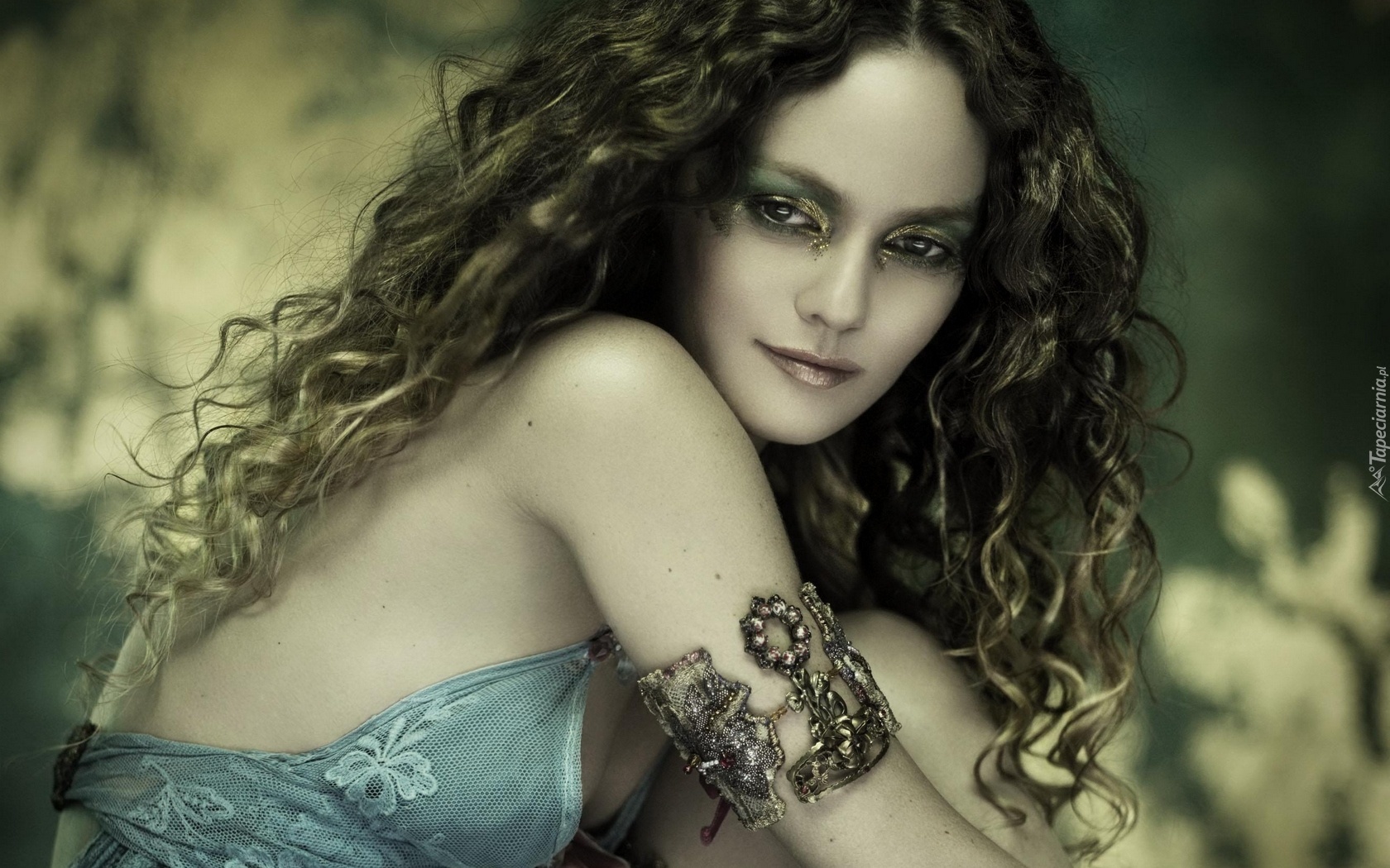 Vanessa Paradis, Makijaż, Loki