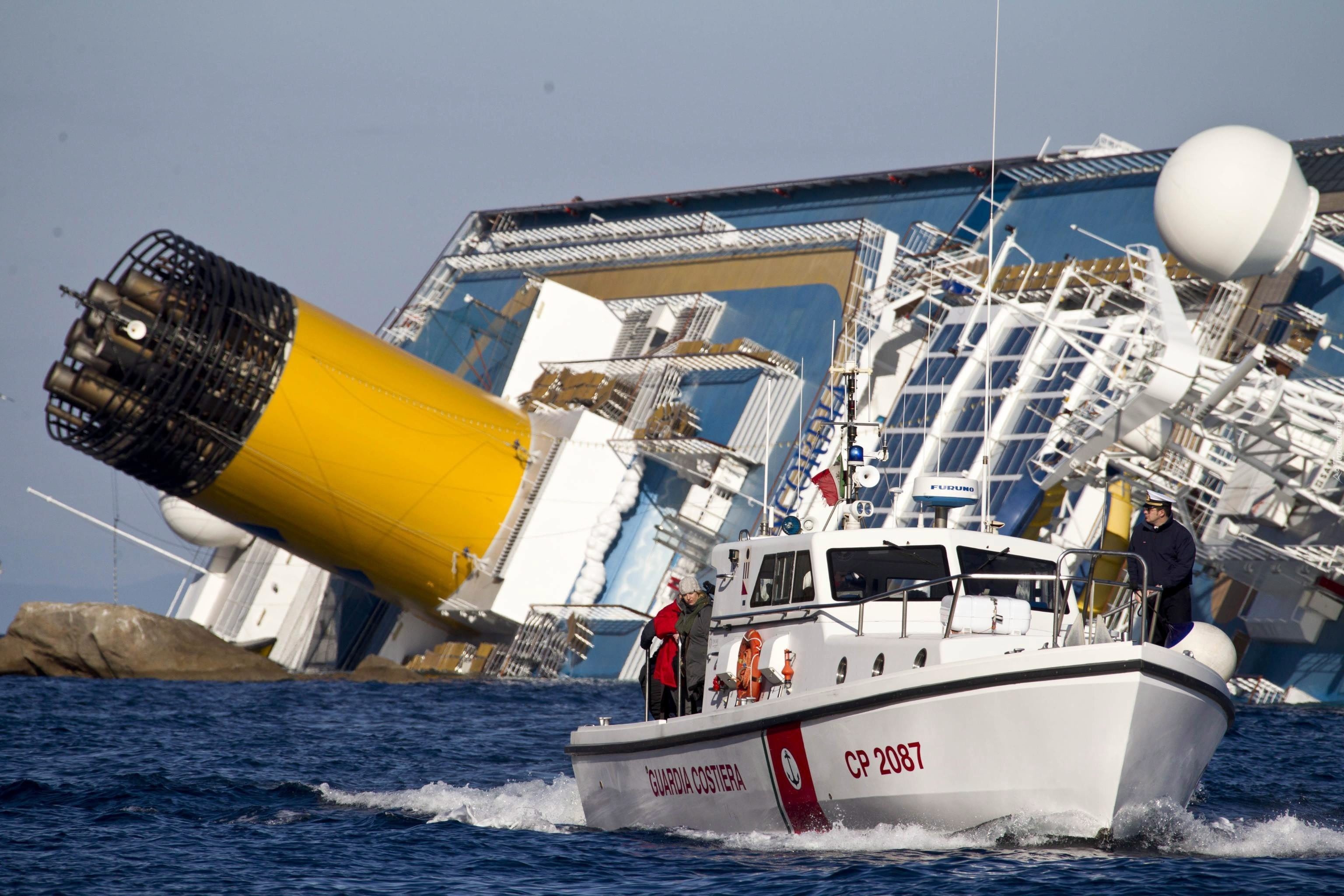 Wycieczkowiec, Costa Concordia, Motorówka, Straż, Przybrzeżna