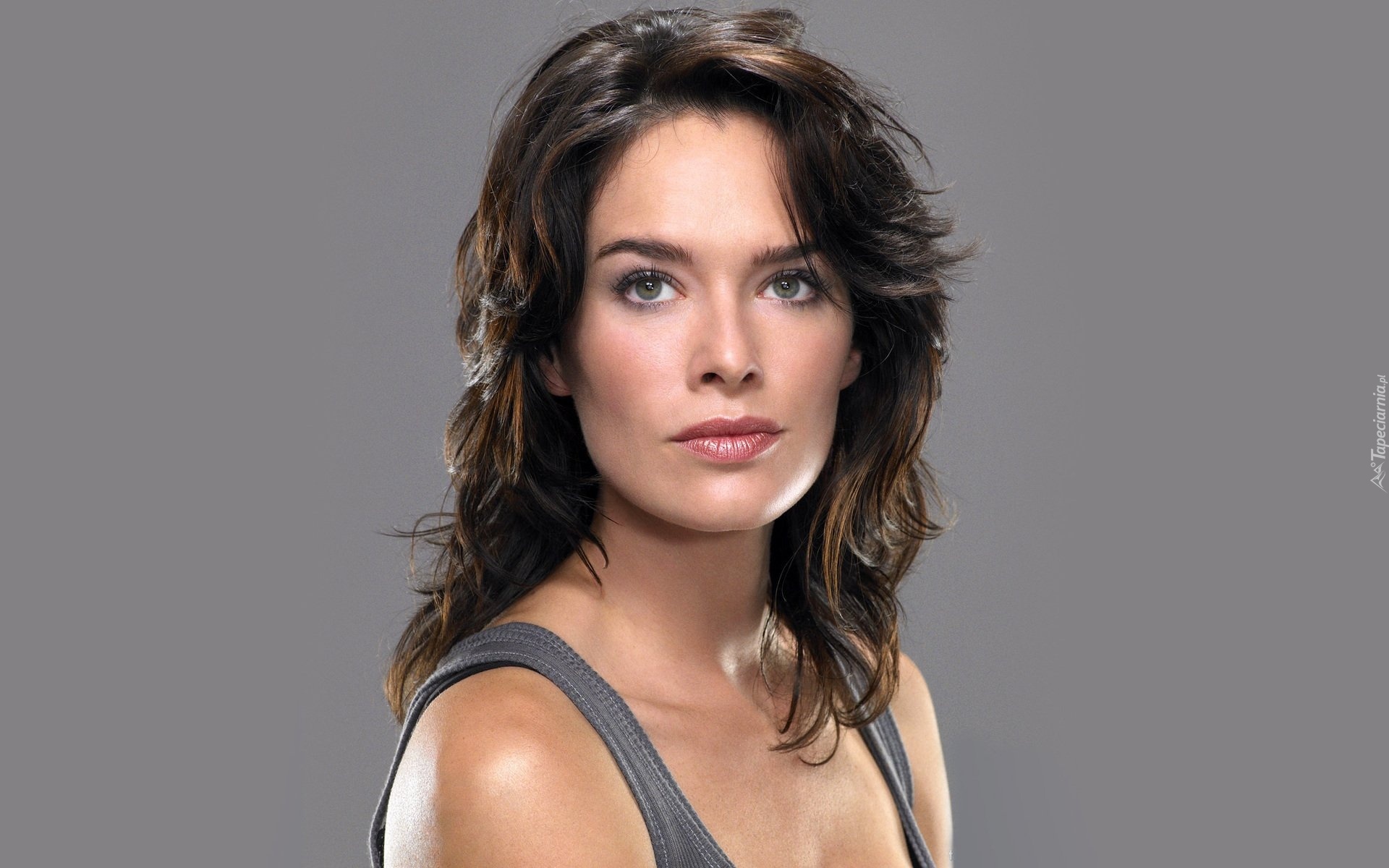 Lena Headey, Brunetka, Szary, Top