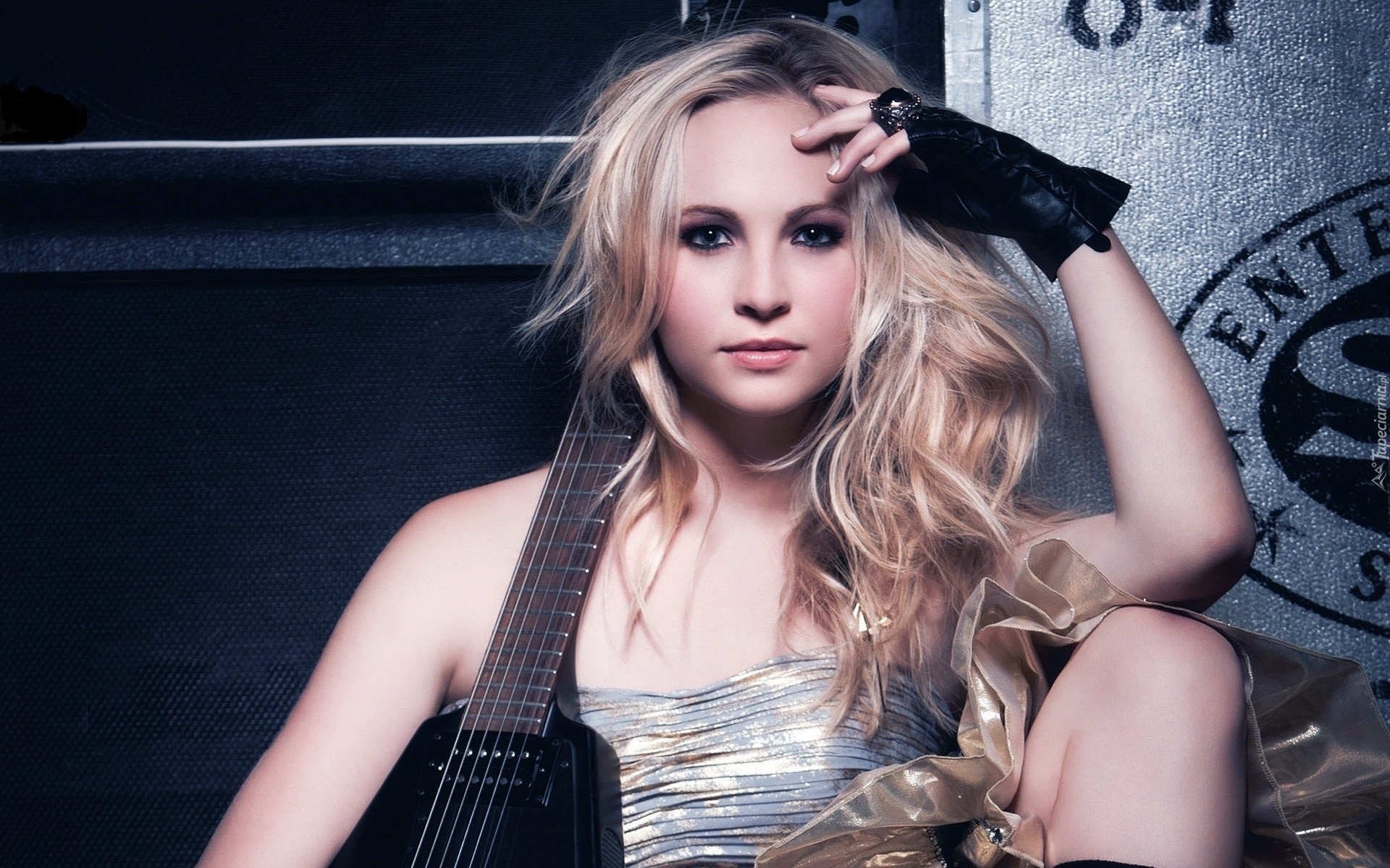 Blondynka, Candice Accola, Gitara