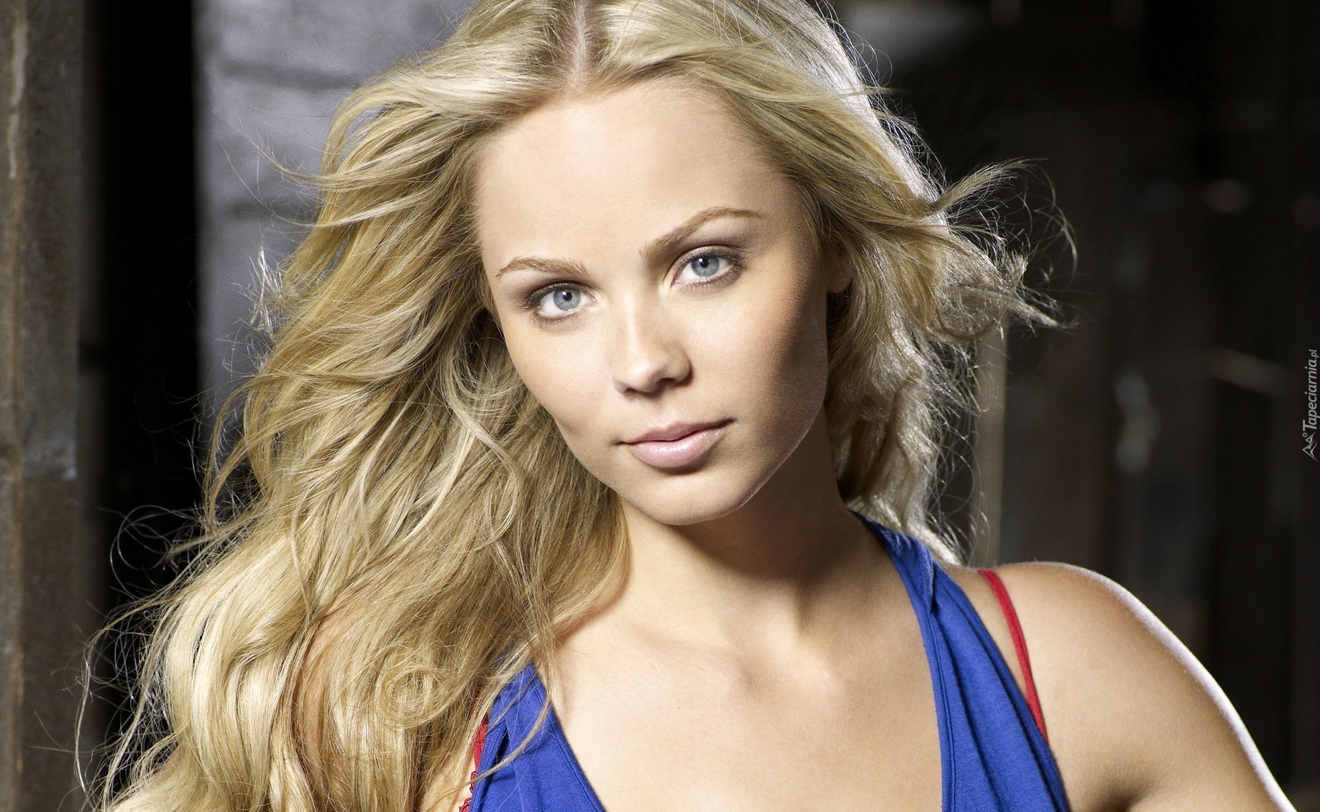 Laura Vandervoort, Blond, Włosy