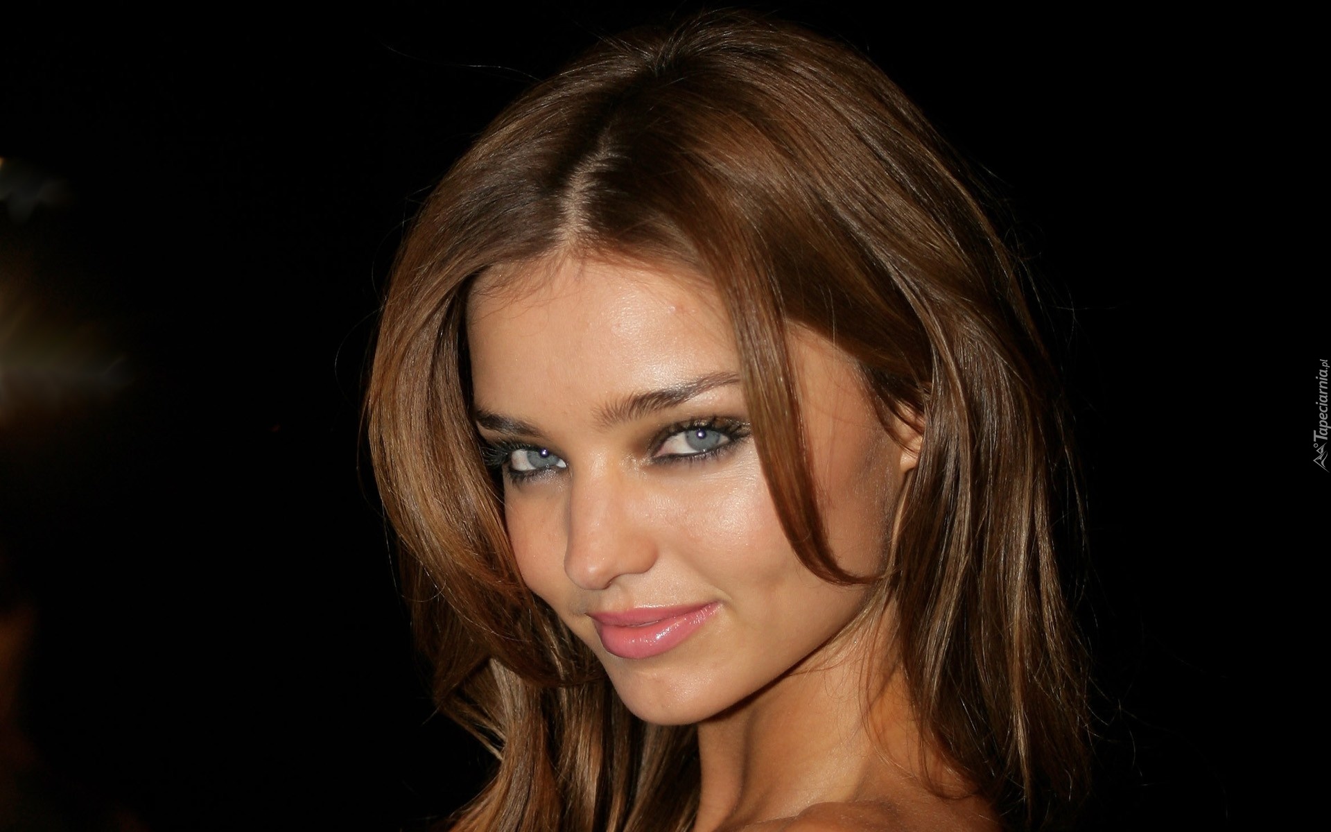 Miranda Kerr, Twarz, Włosy