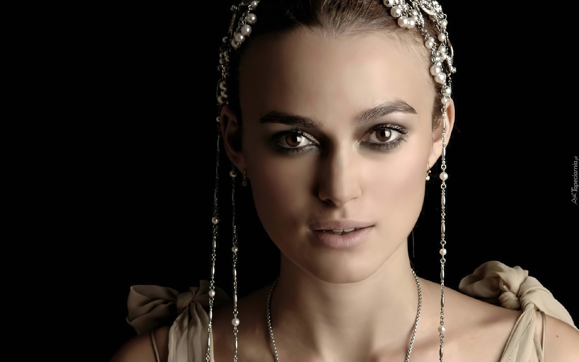 Keira Knightley, Koraliki, Wisiorek