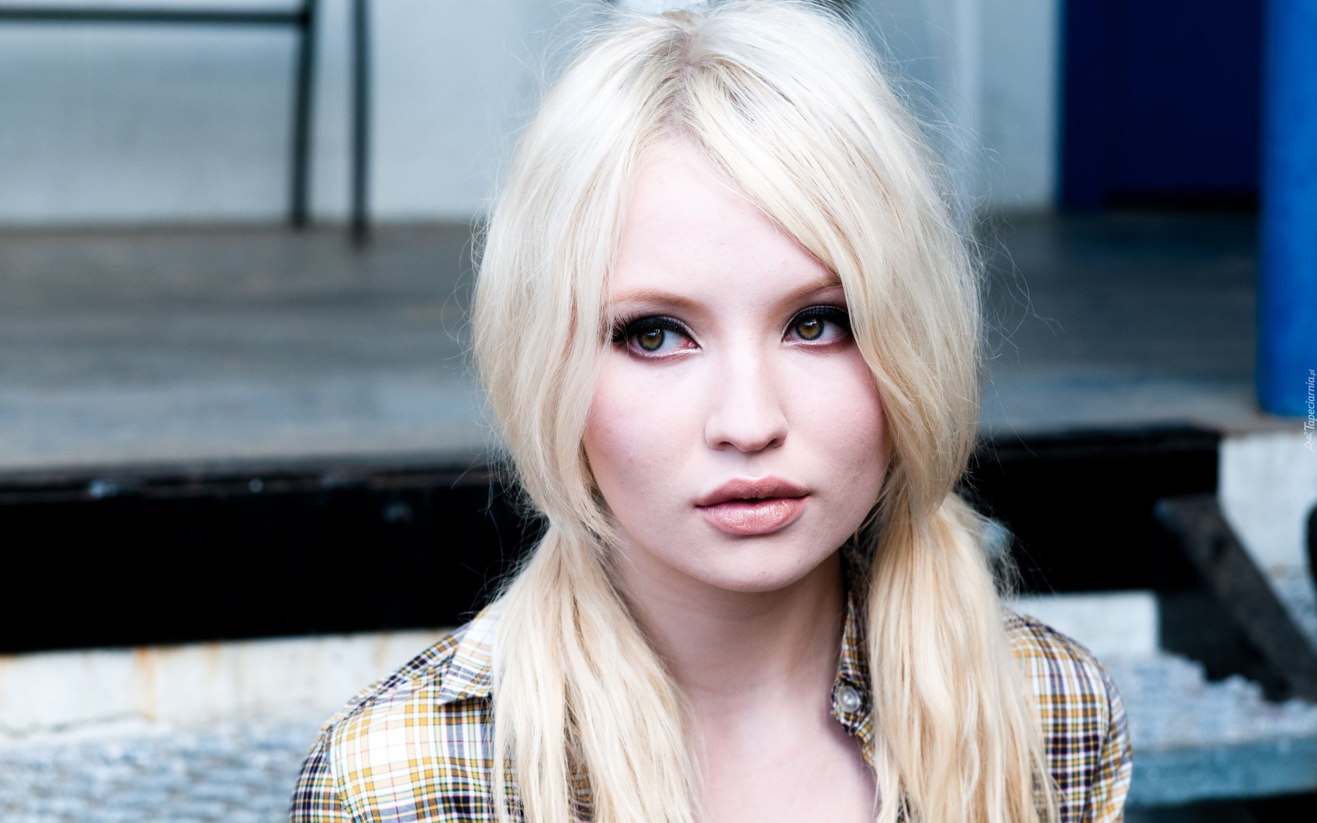 Emily Browning, Blondynka, Bluzeczka, W, Kratkę