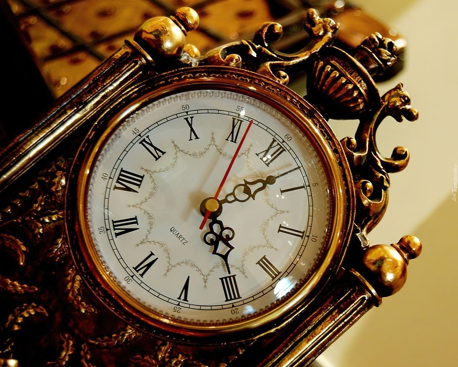 Нужны старые часы. Старинные часы. Механические часы старинные. Антикварные часы. Красивые старинные часы.