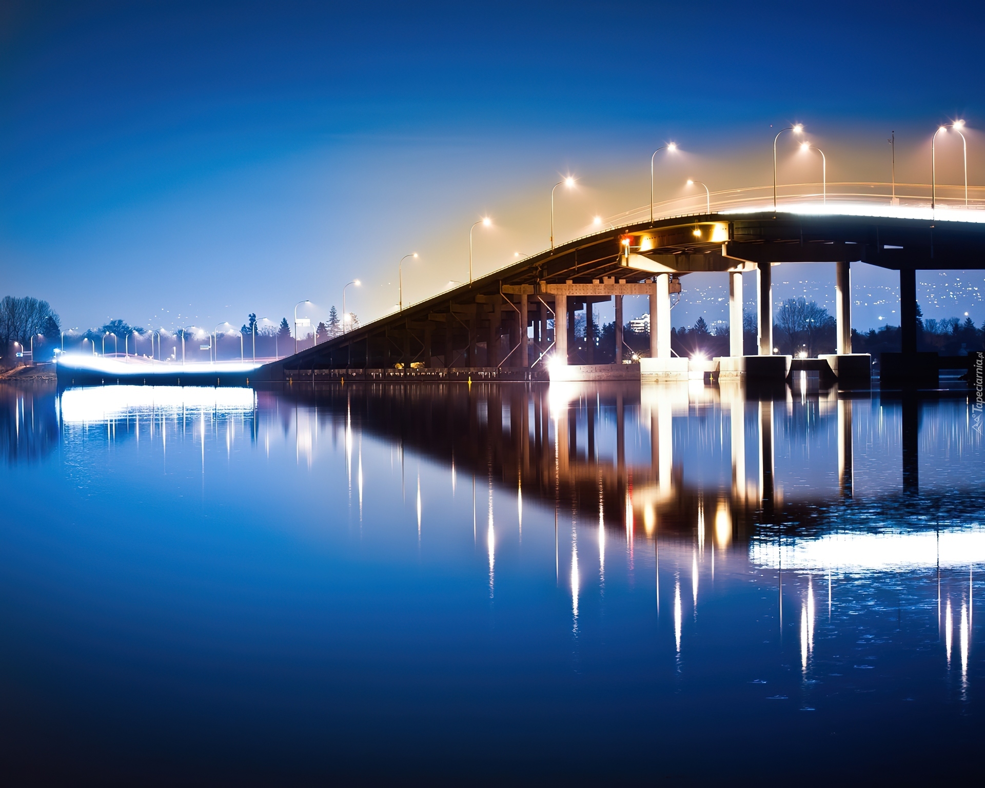 William R. Bennett Bridge, Most, Kanada