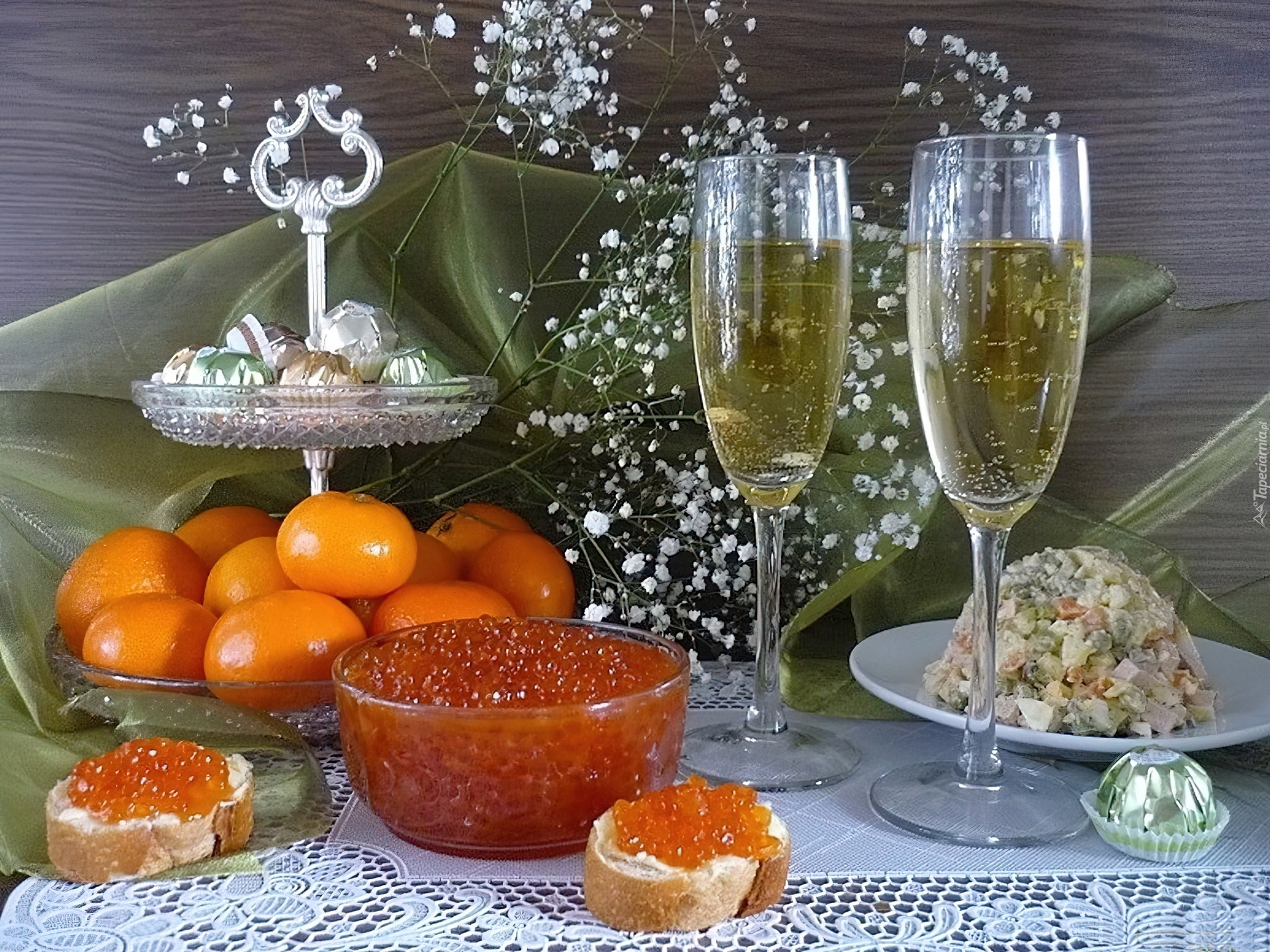 Мандарины оливье. Икра на новогоднем столе. Новогодний и праздничный стол. Стол с мандаринами и шампанским. Бутерброды с икрой и шампанское.