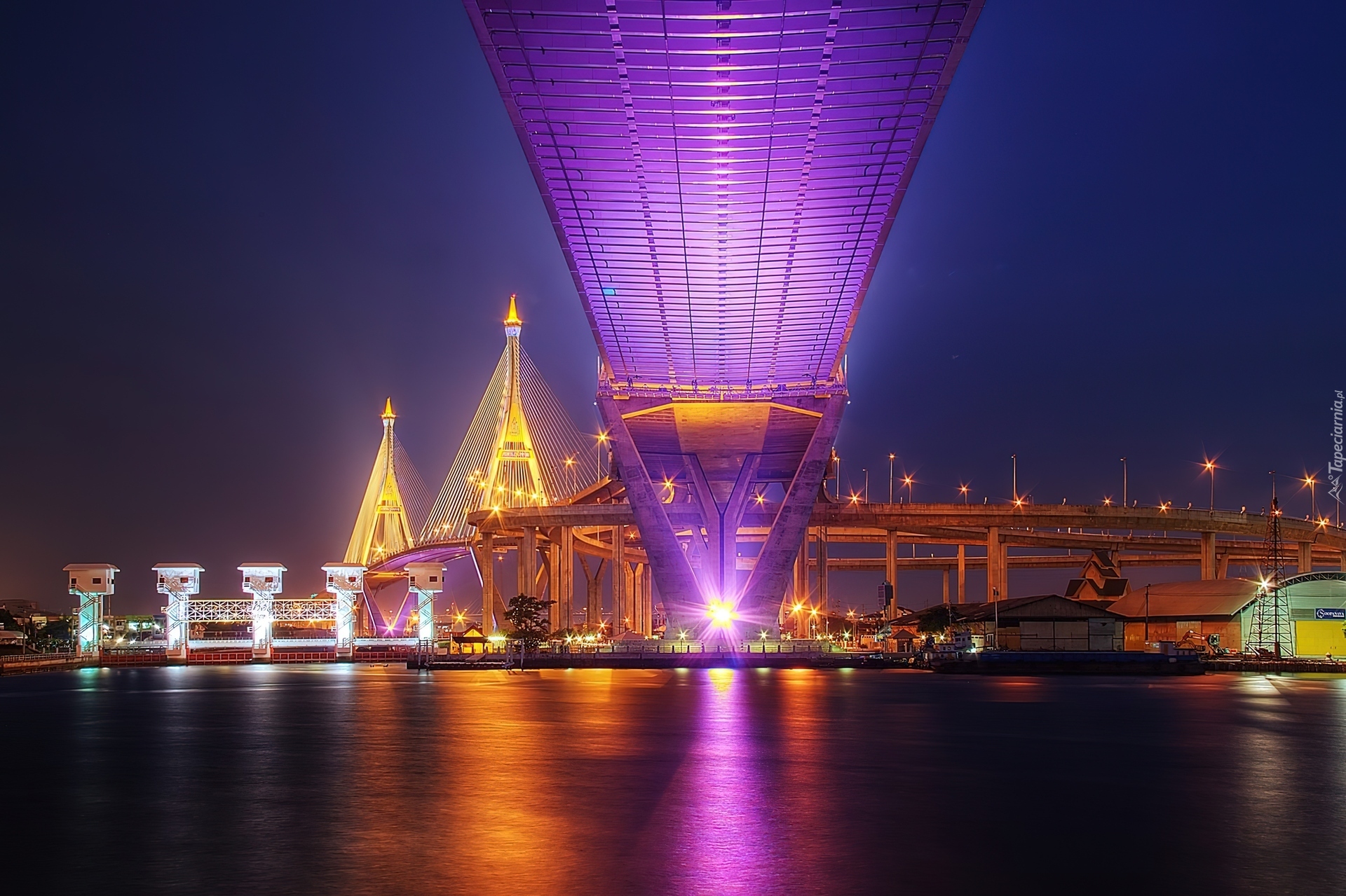 Самара бангкок. Мост Саторн Бангкок. Золотой мост Бангкок. Ночь мост Бангкок. Ночной Бангкок.