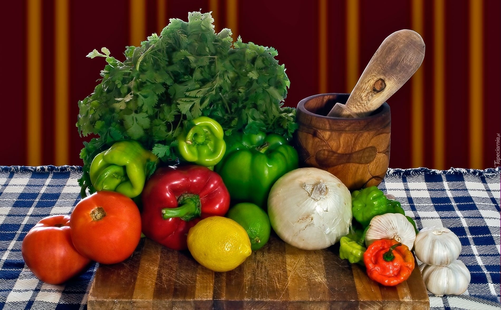 Баклажан лук чеснок морковь. Овощи "кухня". Овощи и зелень. Овощи на столе. Овощи и фрукты на кухне.