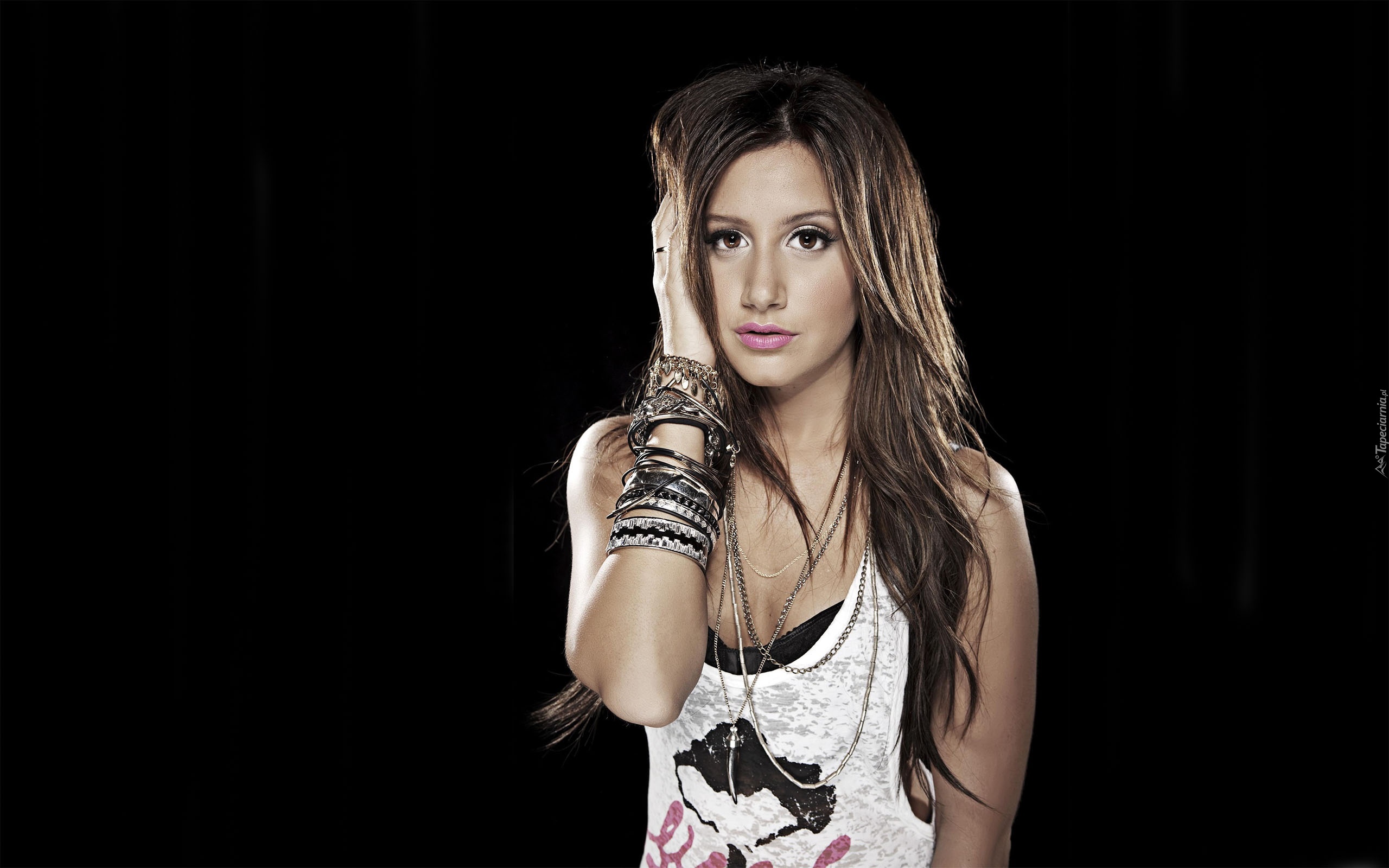 Ashley Tisdale, Makijaż, Biżuteria