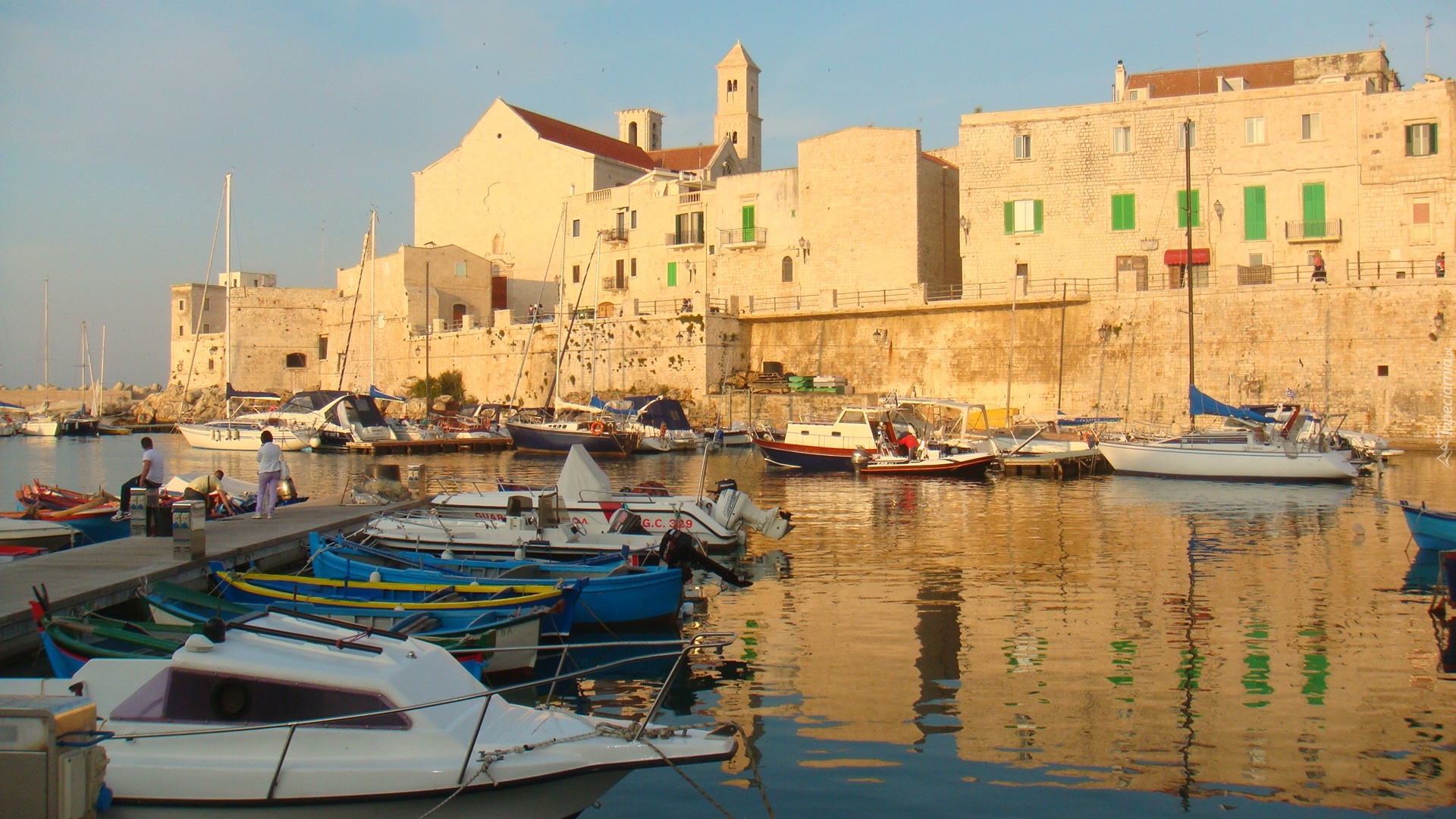 Giovinazzo, Port, Woda, Łodzie