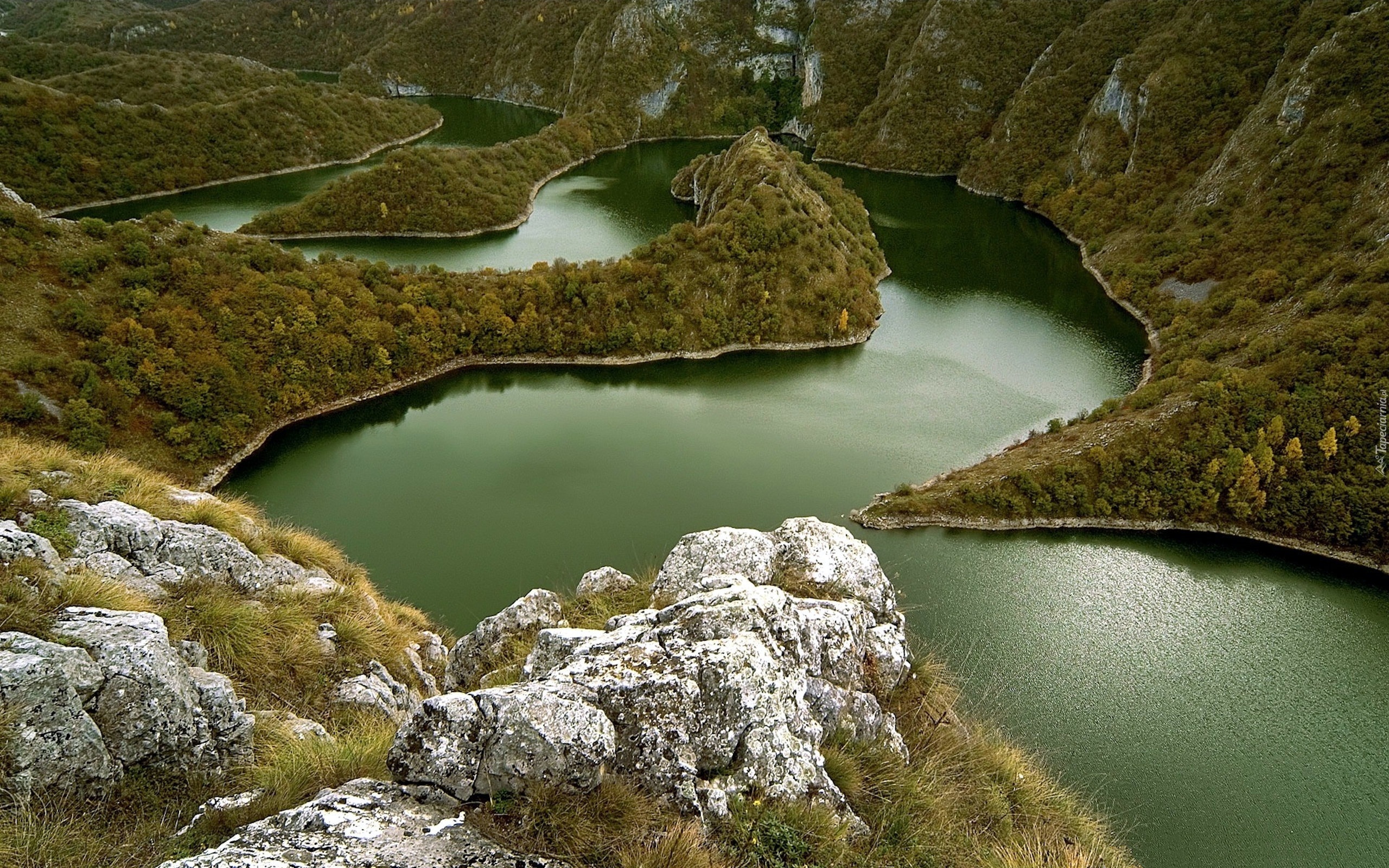 Rzeka, Skały