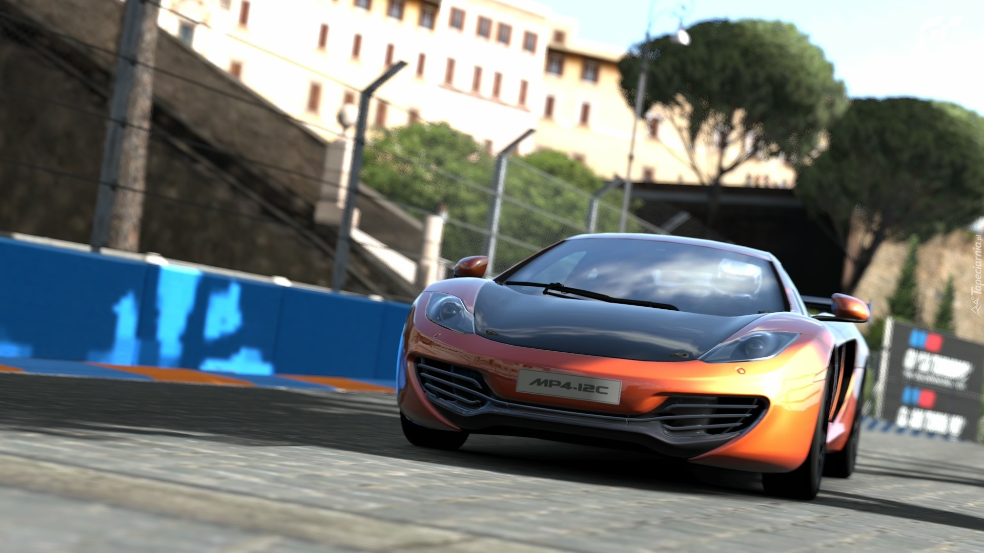 McLaren MP4-12C, Ulice