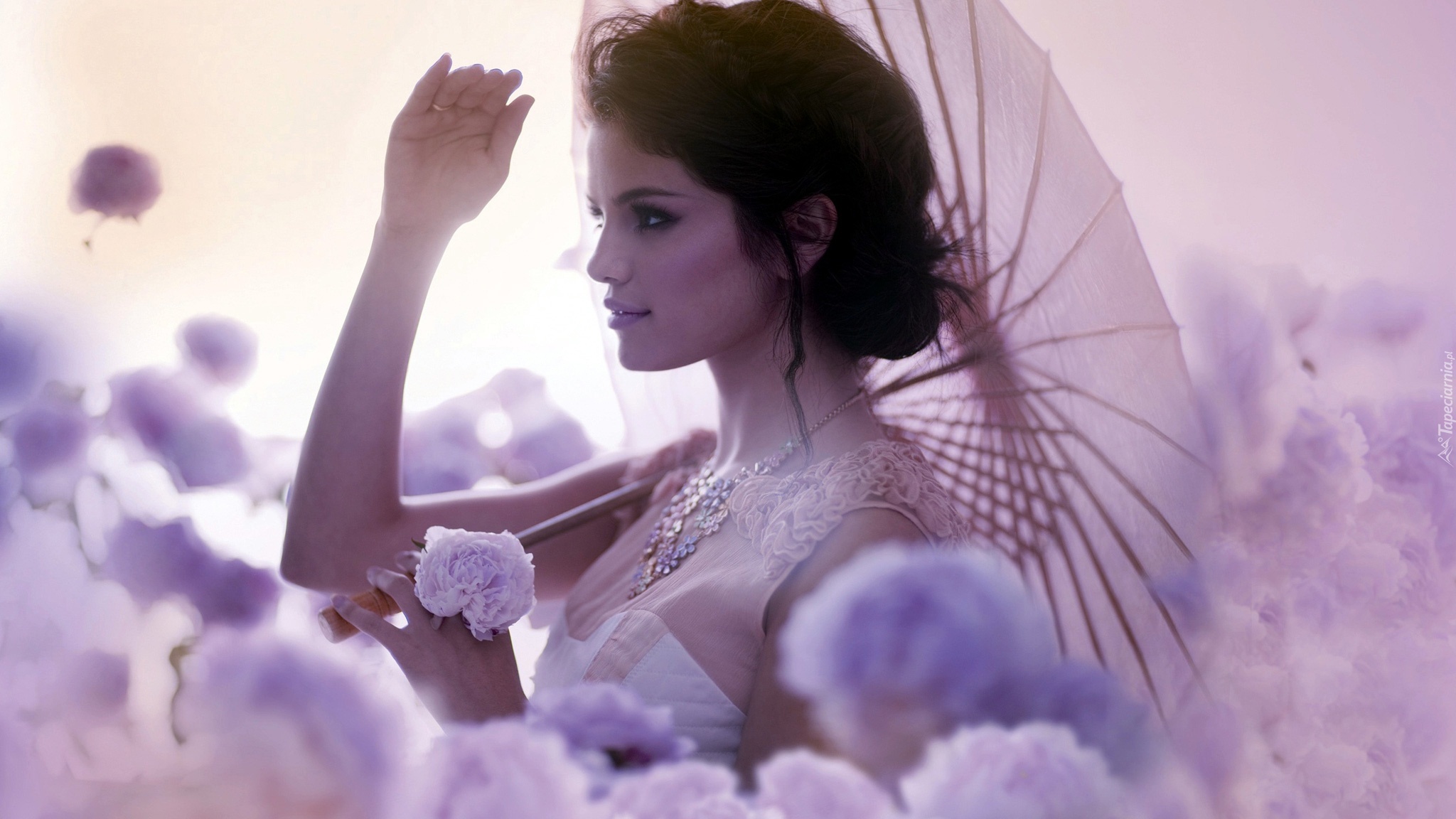 Selena Gomez, Różowa, Parasolka