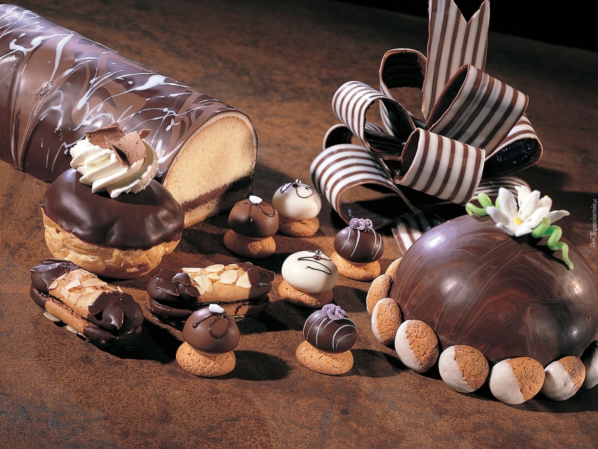 День конфет открытки. День шоколада. Всемирный день шоколада. Всемирный день конфет. Шоколадное настроение.