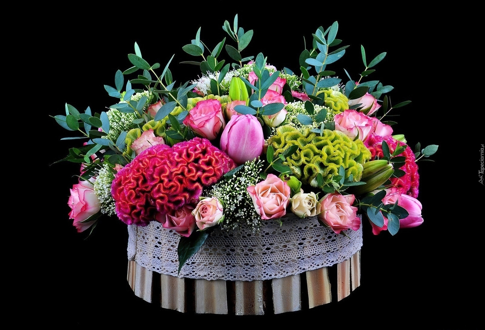 Розы и тюльпаны в одной вазе. Цветочная композиция. Красивый букет цветов. Букет композиция. Необычные букеты.