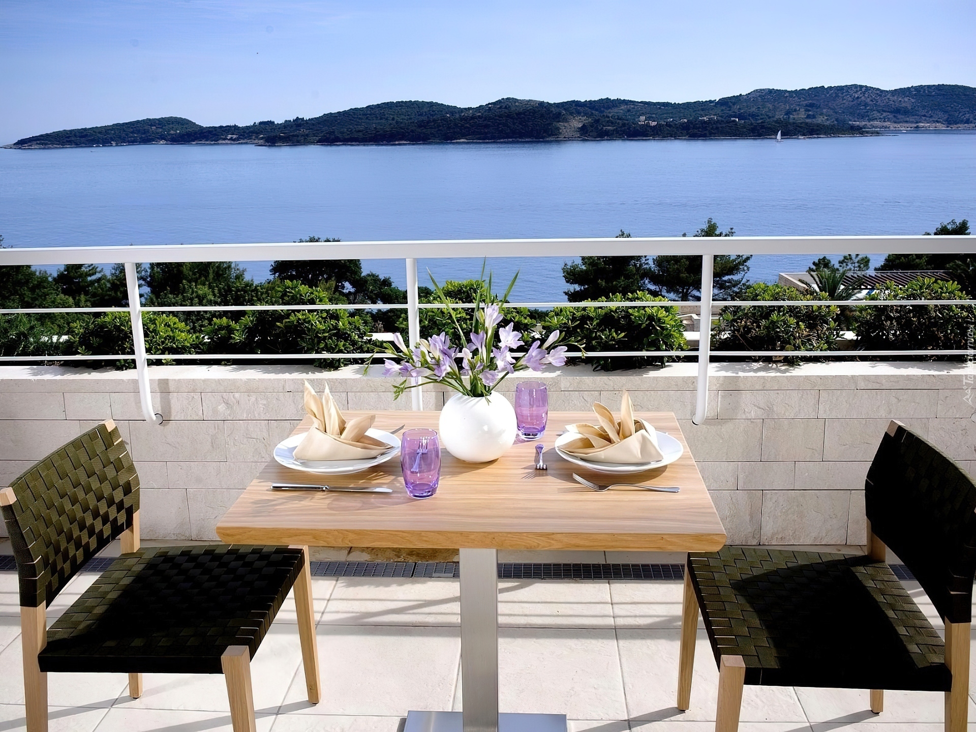 Столовая море. Sun Gardens Dubrovnik 5* (Dubrovnik). Веранда с видом на море. Завтрак на террасе с видом на море. Столик у моря.