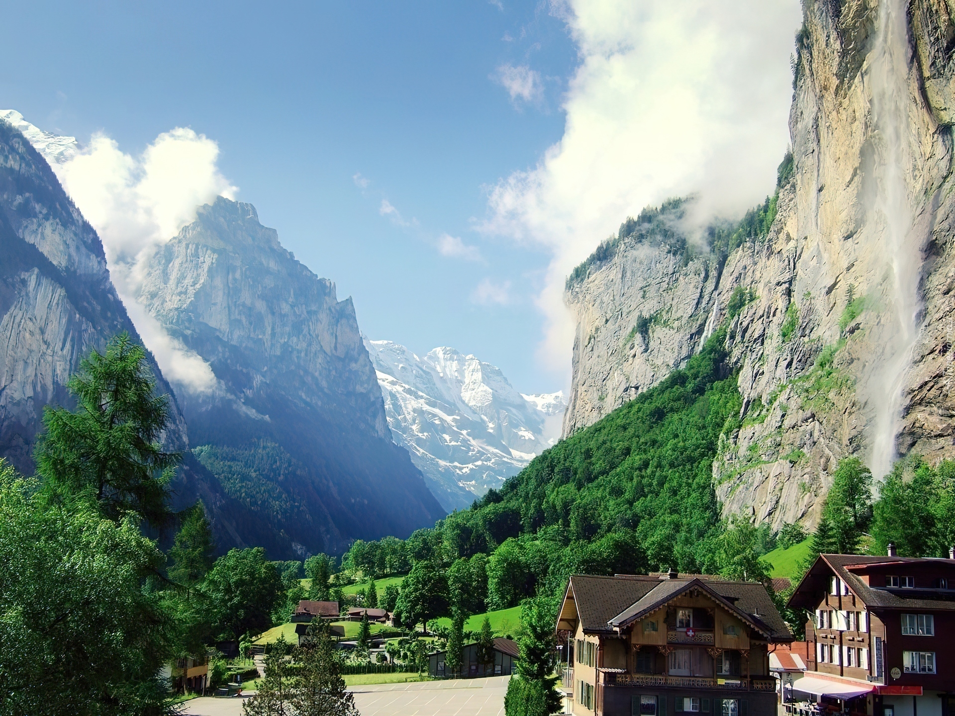 Lauterbrunnen, Szwajcaria, Domy, Drzewa