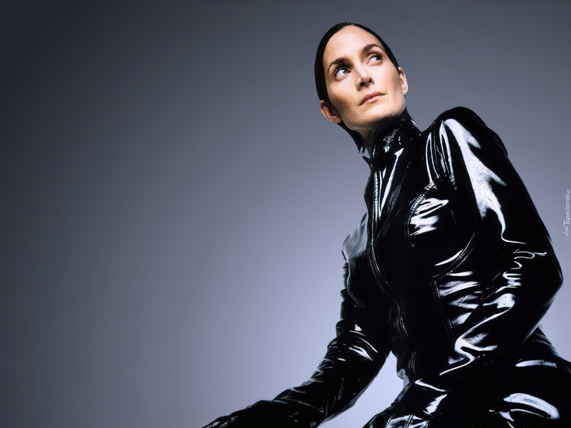 Carrie Anne Moss, Czarny, Skórzany Strój