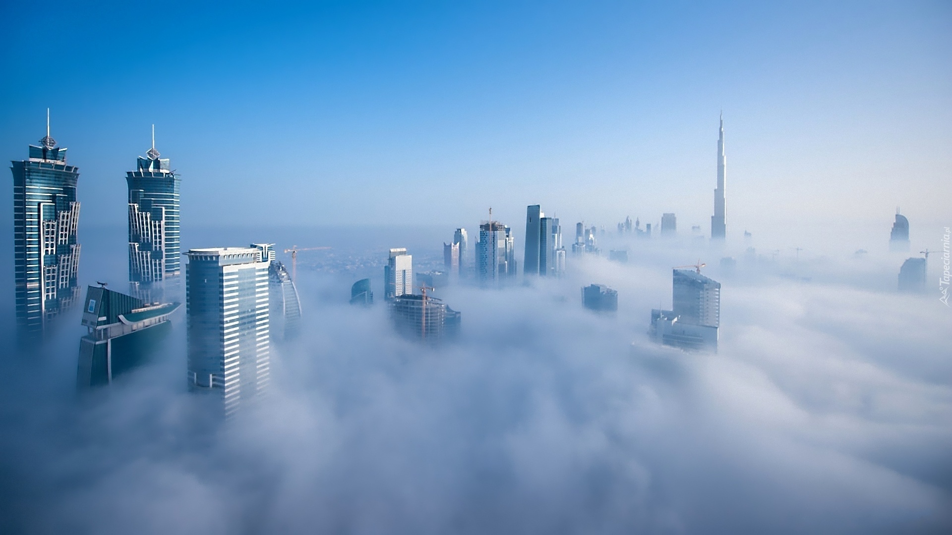 Zjednoczone Emiraty Arabskie, Dubaj, Drapacze chmur, Mgła