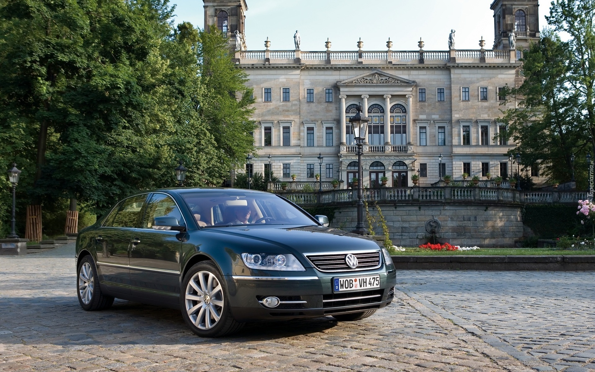 Dom, Drzewa, Volkswagen Phaeton