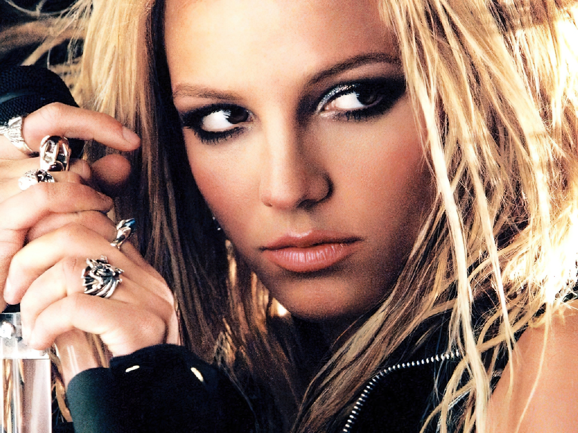 Britney Spears, Twarz