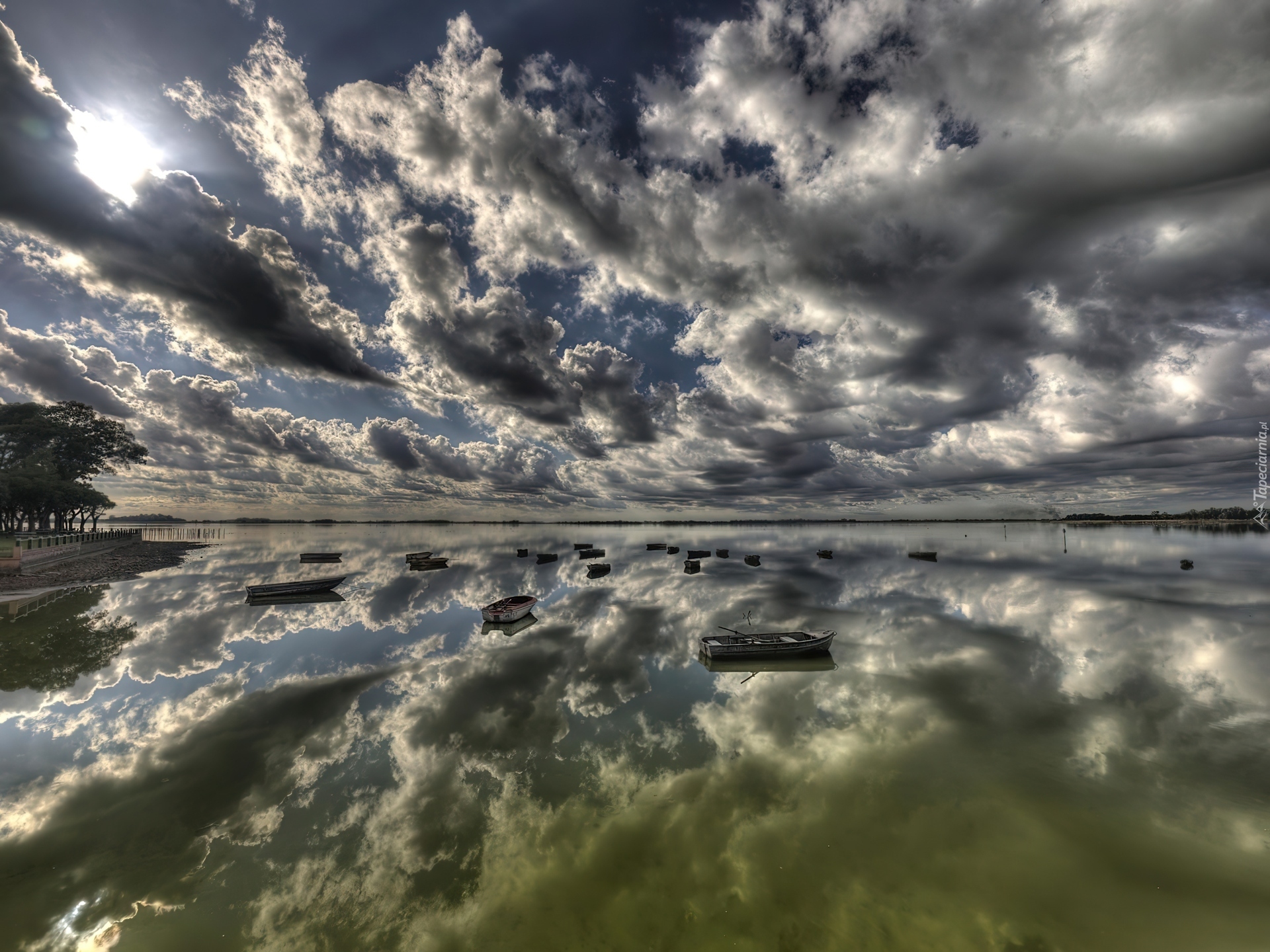 Фотографии С Отражением В Воде Приложение