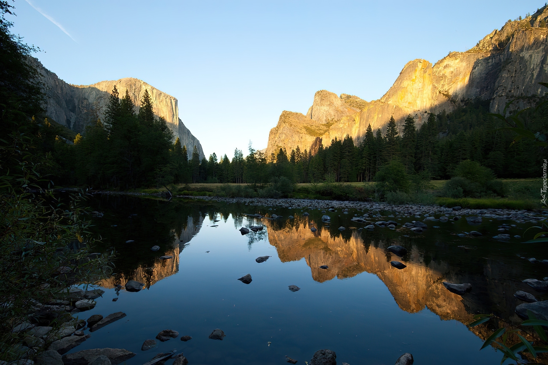 Stany Zjednoczone, Stan Kalifornia, Park Narodowy Yosemite, Jezioro, Góry, Drzewa, Odbicie