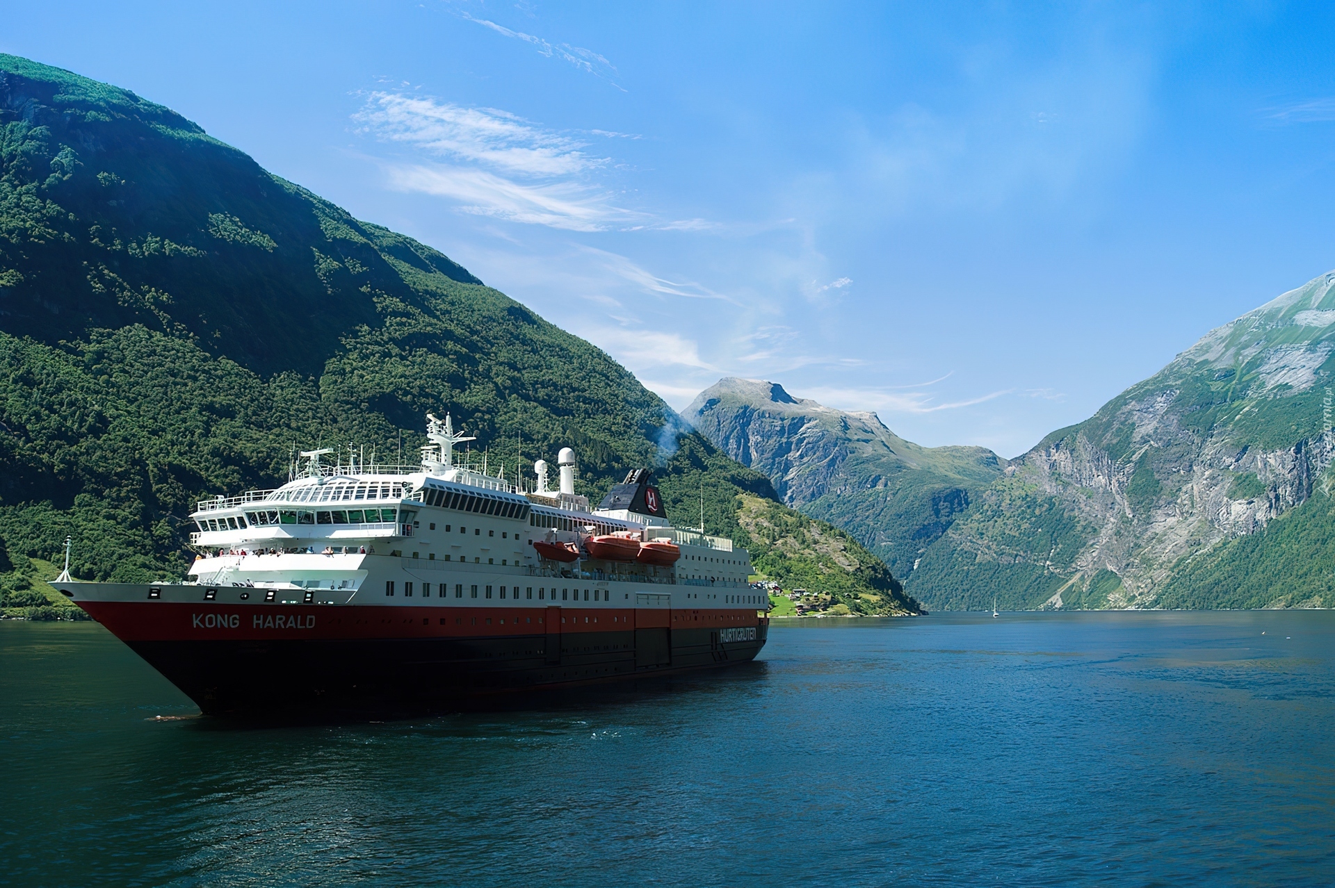 Góry, Statek Kong Harald, Fiord Geiranger, Norwegia
