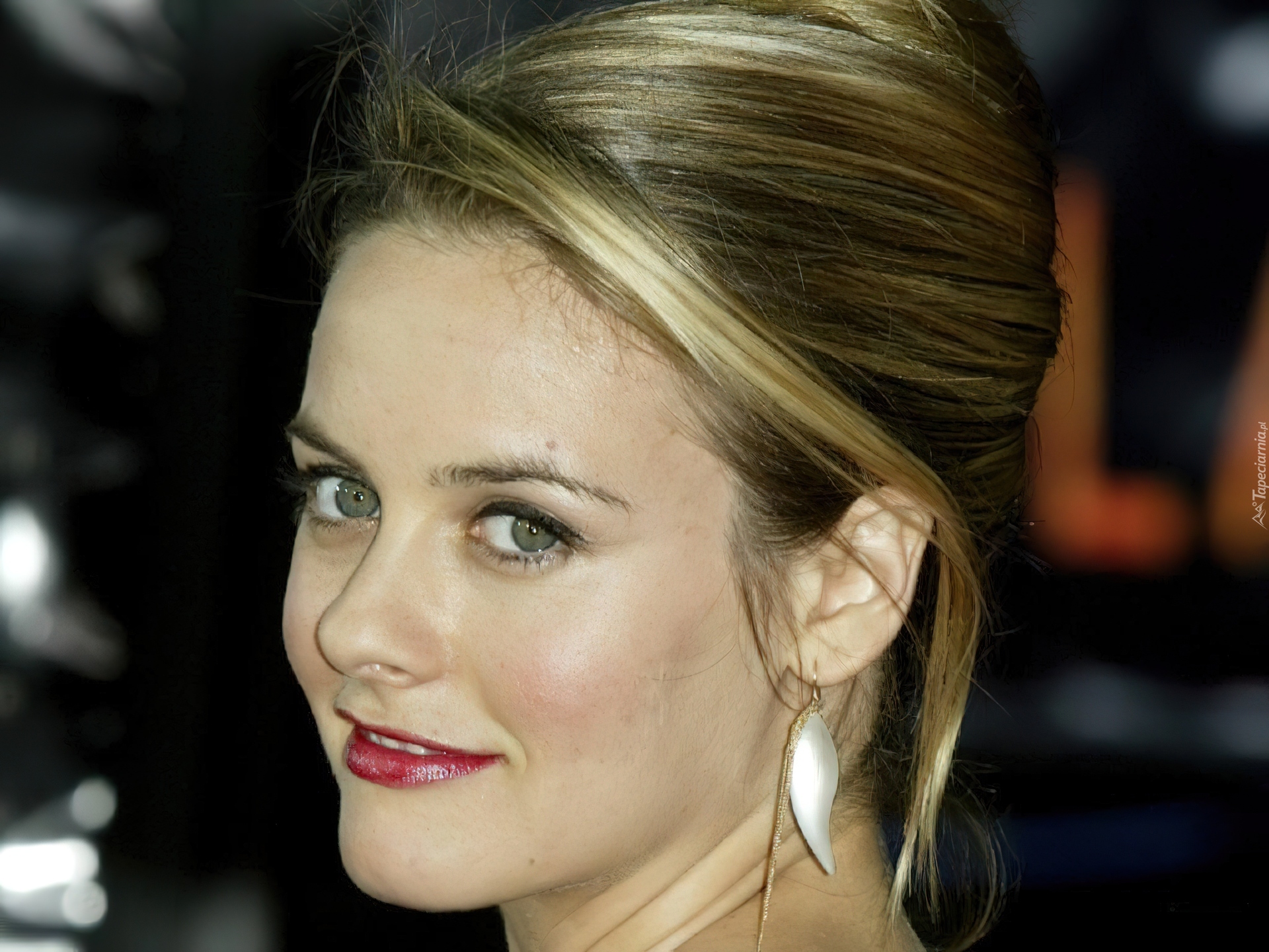 Alicia Silverstone, Buzia