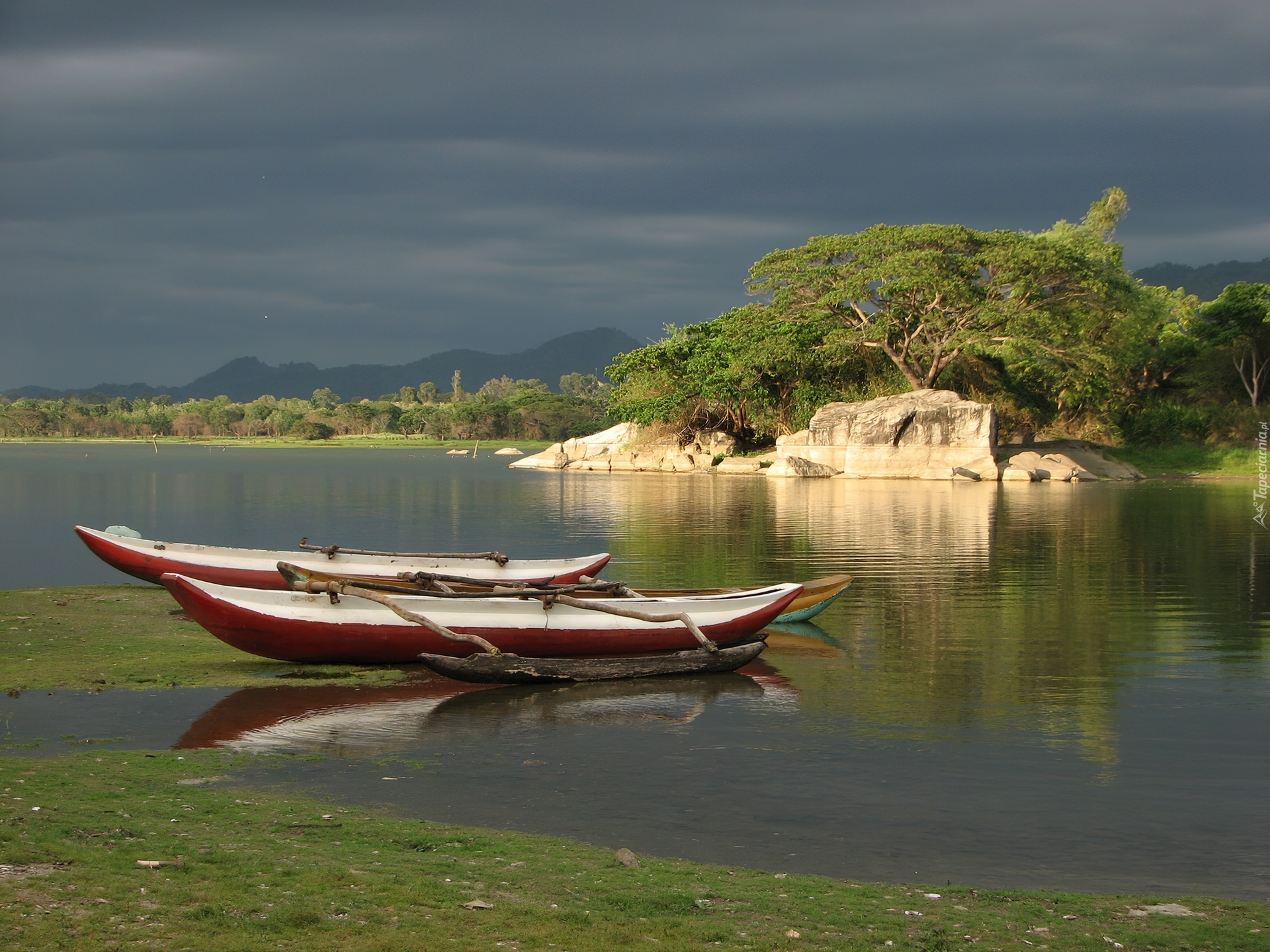 Озера шри ланки. Жизнь на острове Батангас. Ancient Lake.