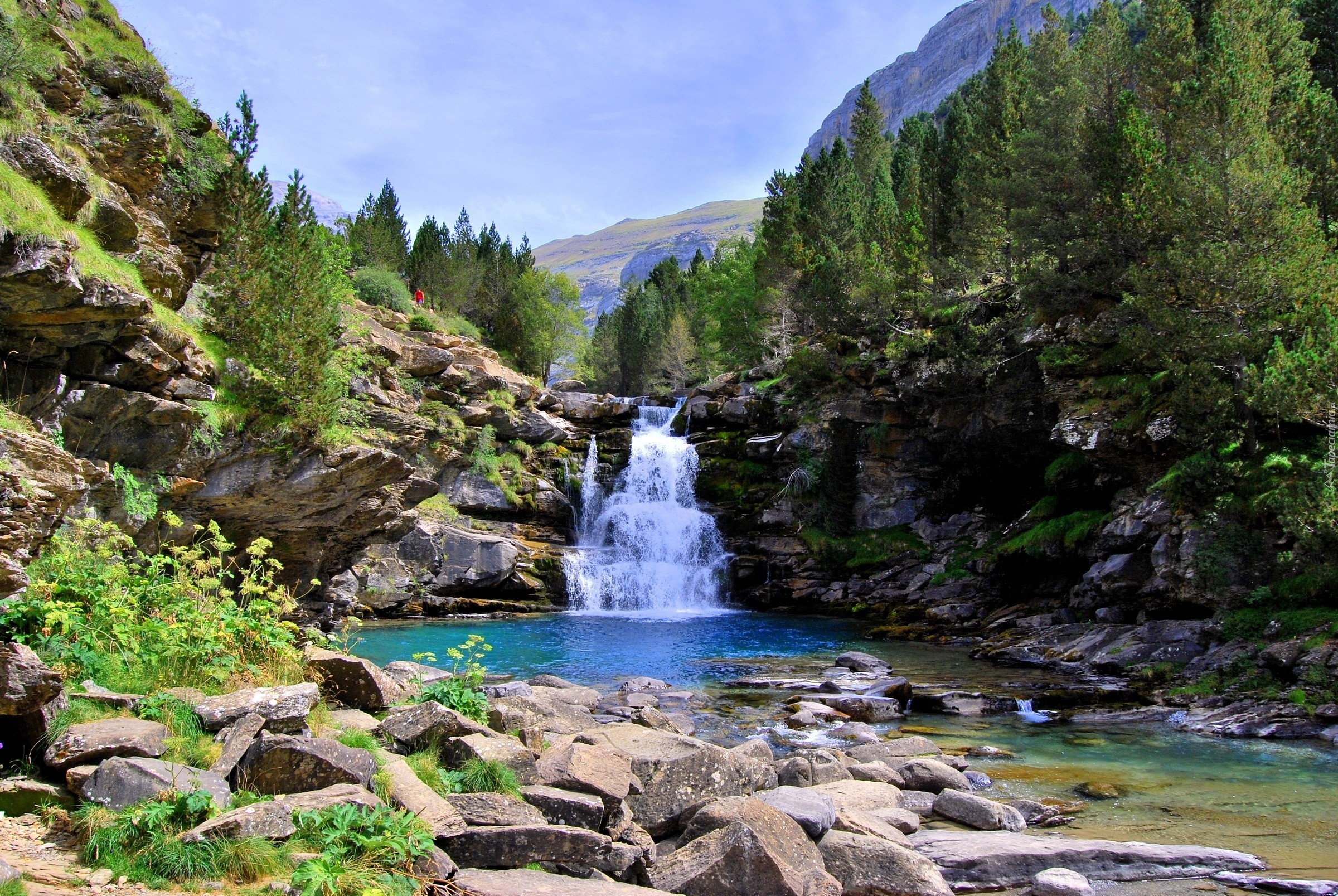 Маленькие горные речки. Испания реки Арагон. Водопады Испания Арагон Торла. Григорьевское ущелье Киргизия водопад. Водопад Бурхан-Булак.