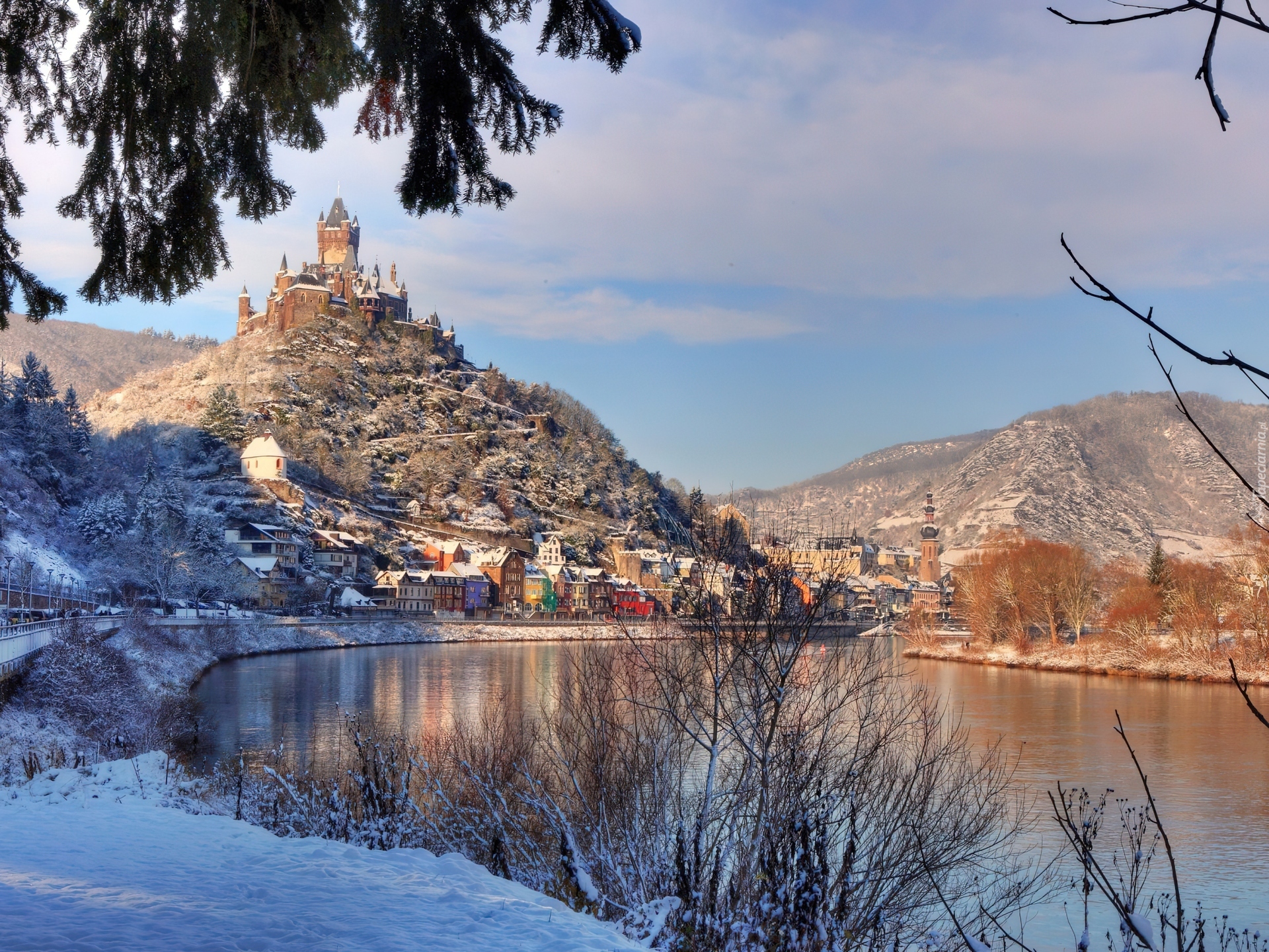 Zamek Reichsburg, Miasto Cochem, Niemcy, Rzeka Mozela, Zima