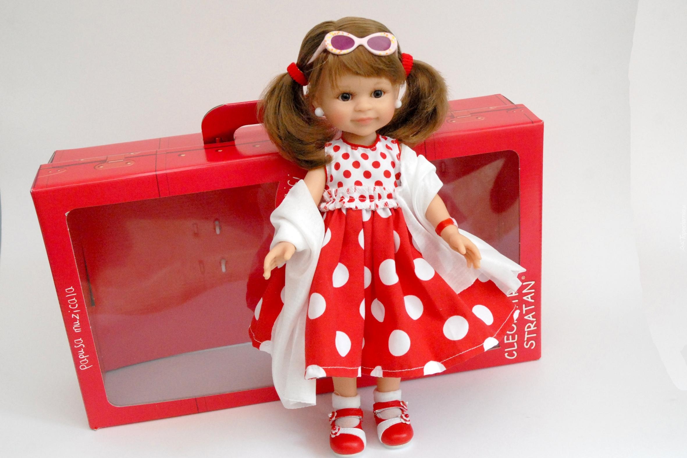 Lalka, Model, Cleopatra Stratan, Strój, Okulary